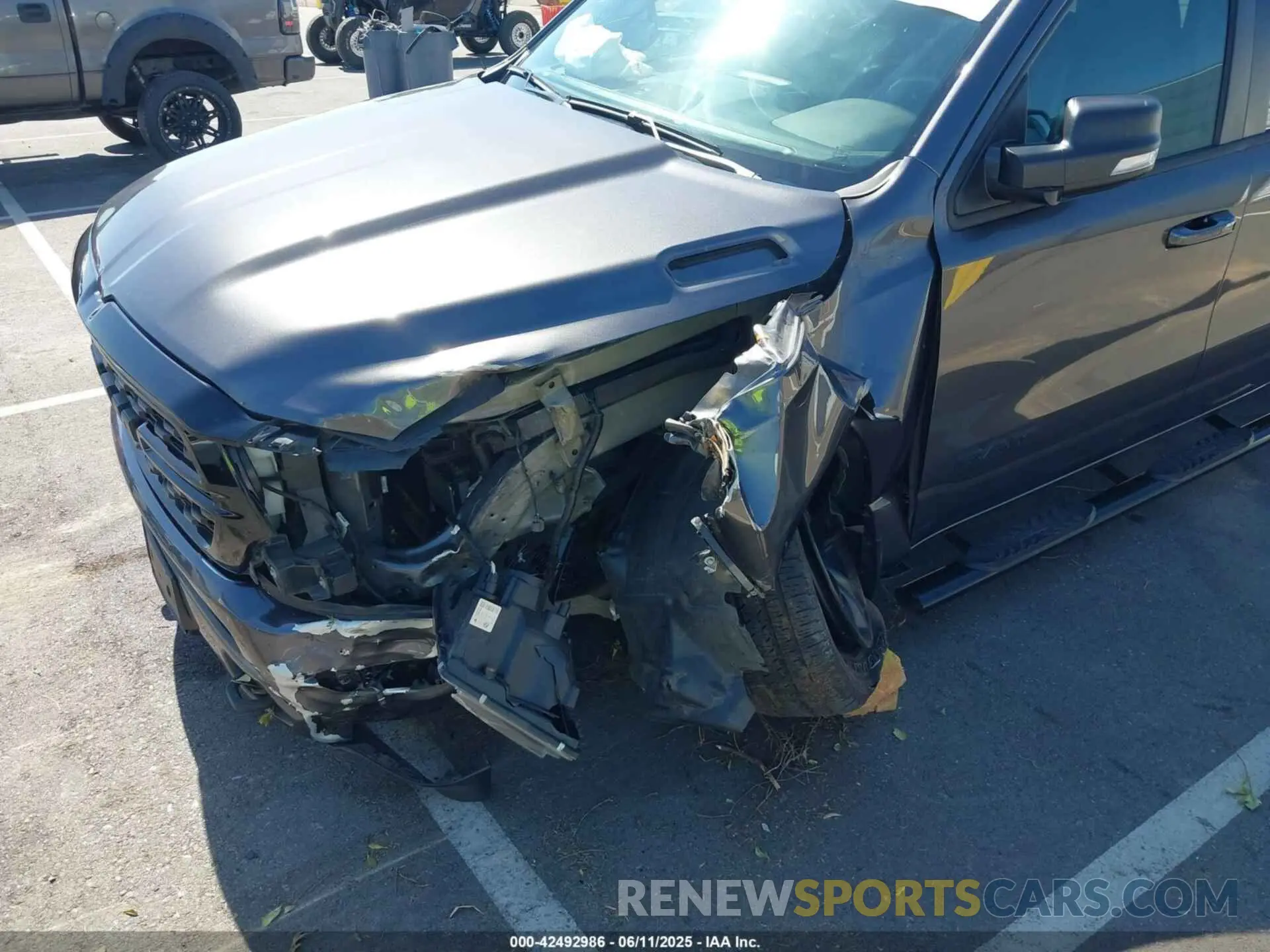 6 Photograph of a damaged car 1C6SRFBT3NN184201 RAM 1500 2022
