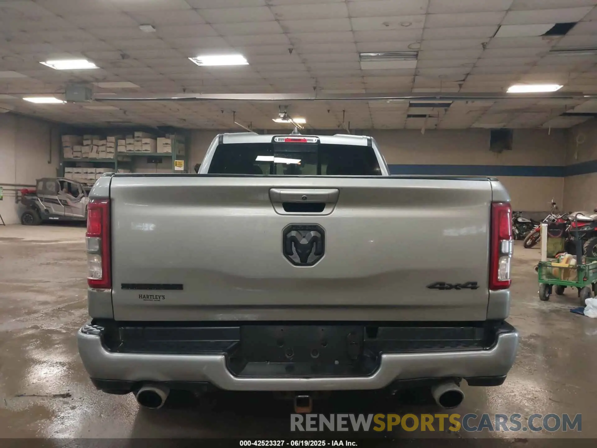 16 Photograph of a damaged car 1C6SRFBT4NN164801 RAM 1500 2022