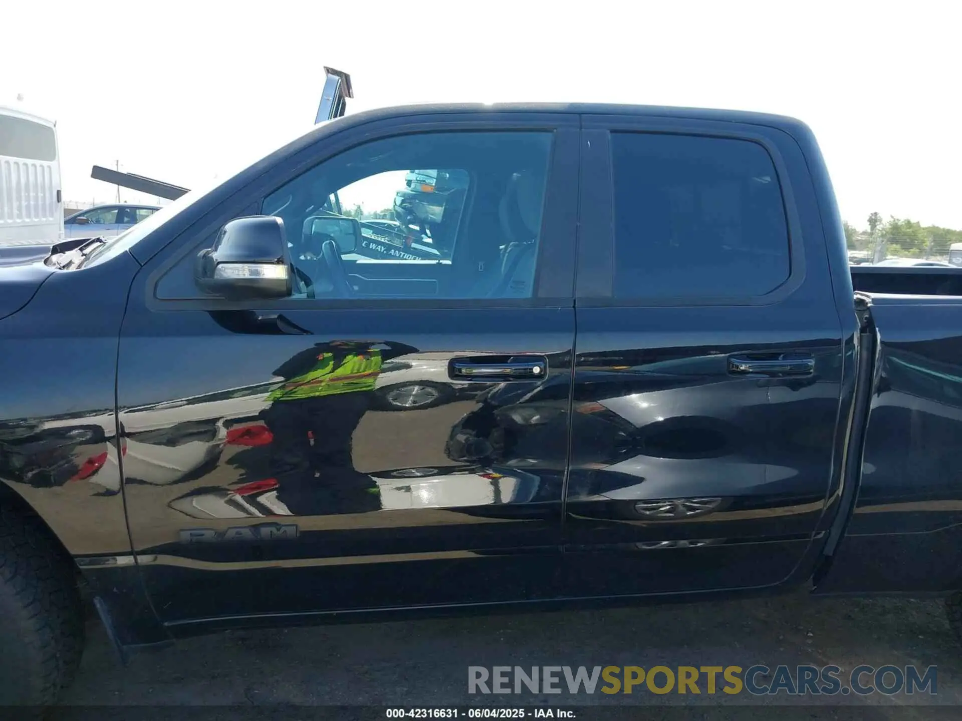 14 Photograph of a damaged car 1C6SRFBT4NN326944 RAM 1500 2022