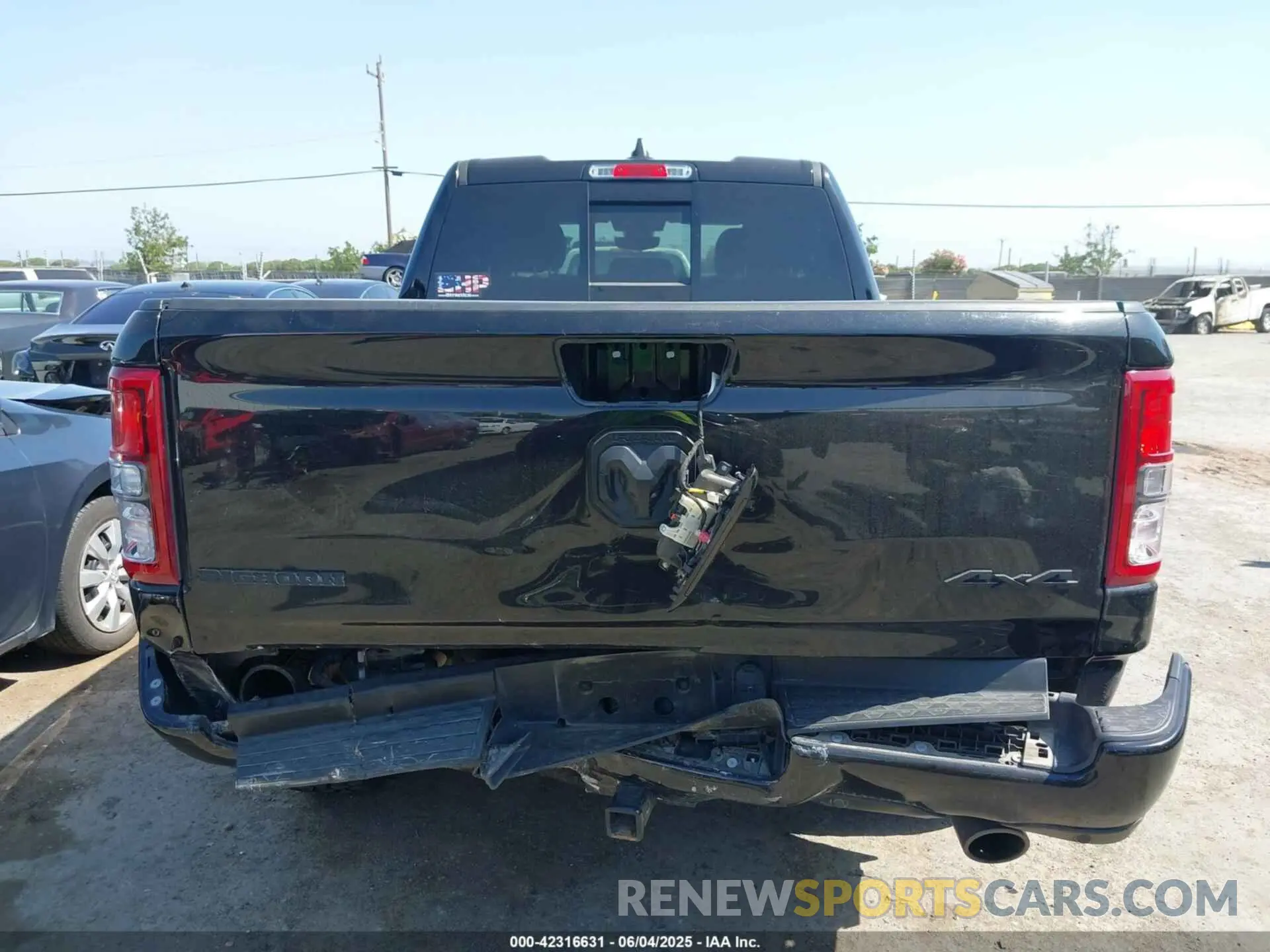 16 Photograph of a damaged car 1C6SRFBT4NN326944 RAM 1500 2022