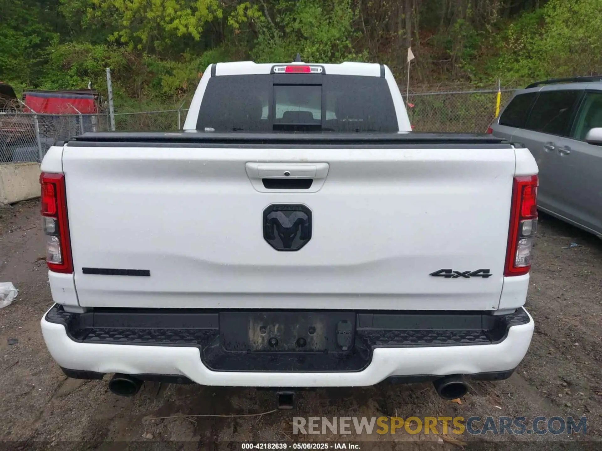 16 Photograph of a damaged car 1C6SRFBT4NN445190 RAM 1500 2022