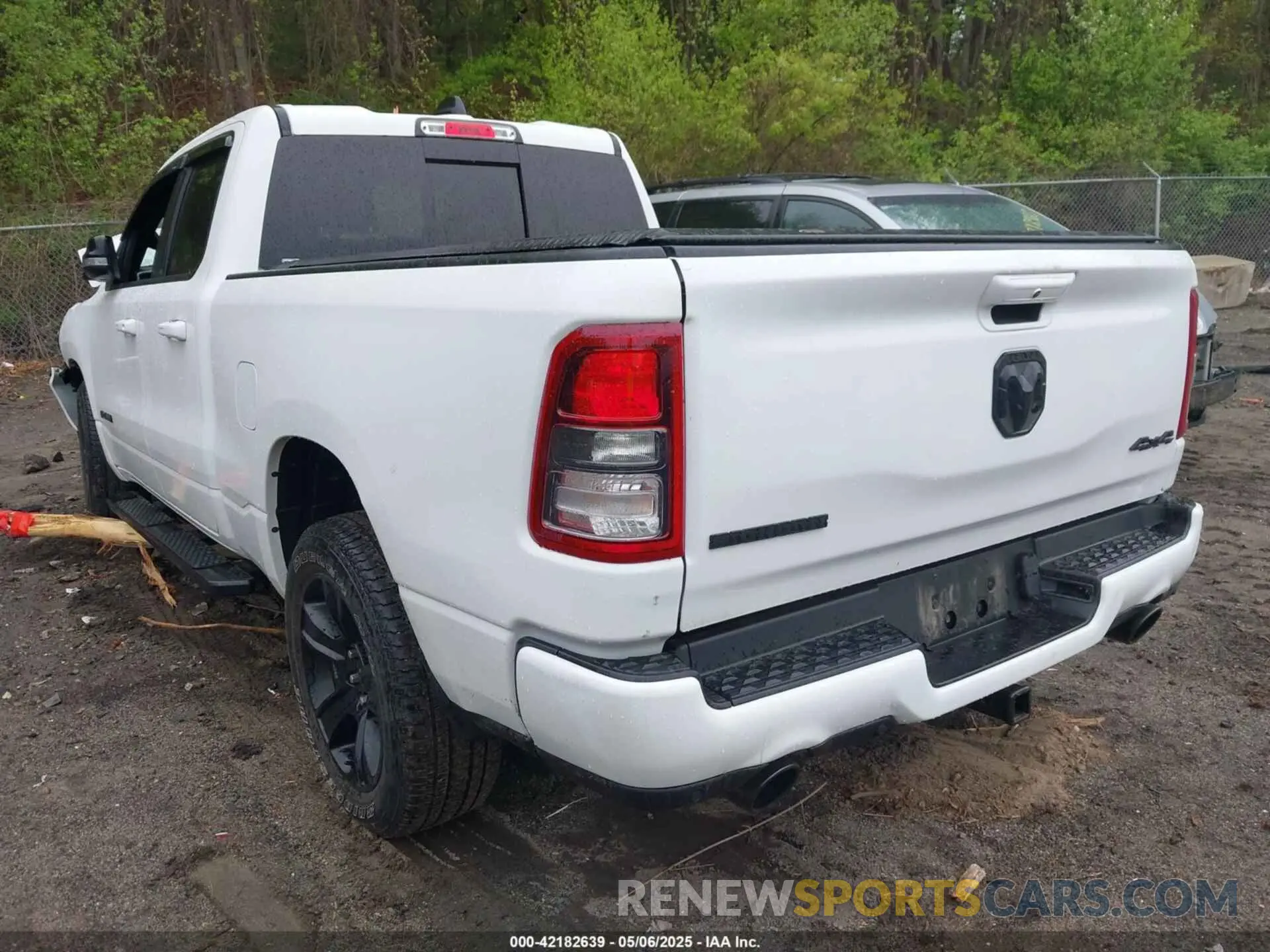 3 Photograph of a damaged car 1C6SRFBT4NN445190 RAM 1500 2022