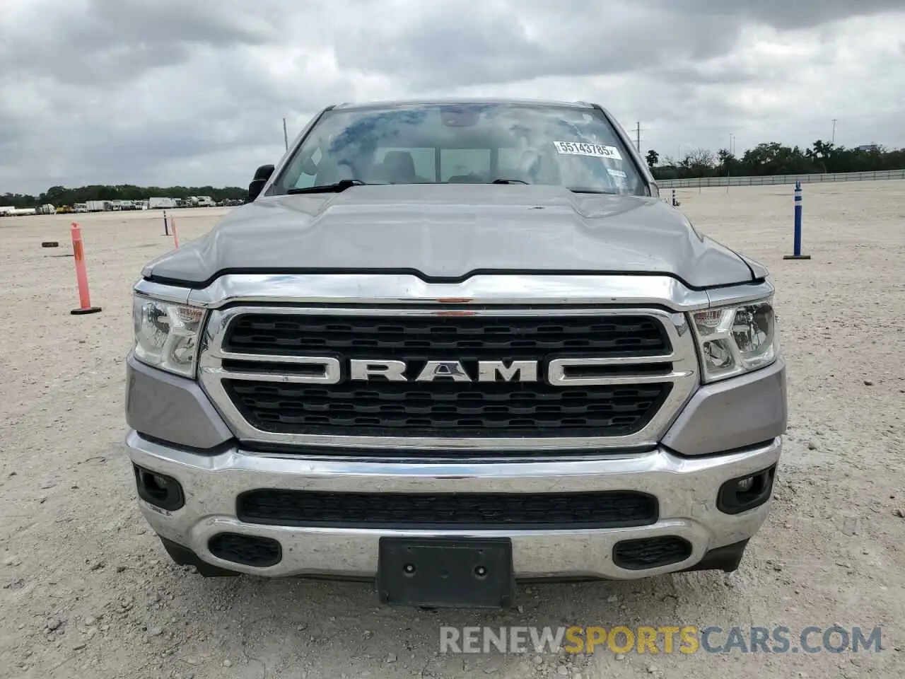 5 Photograph of a damaged car 1C6SRFBT6NN135557 RAM 1500 2022