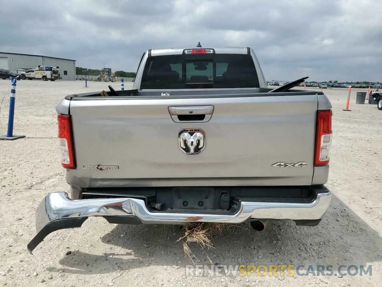 6 Photograph of a damaged car 1C6SRFBT6NN135557 RAM 1500 2022