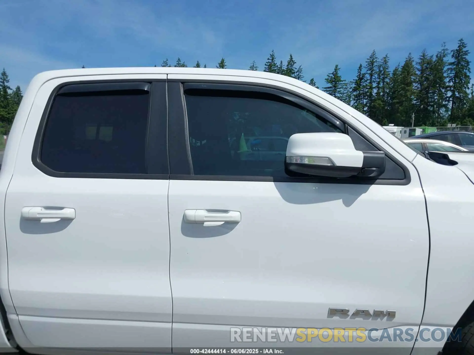 13 Photograph of a damaged car 1C6SRFBT6NN164539 RAM 1500 2022