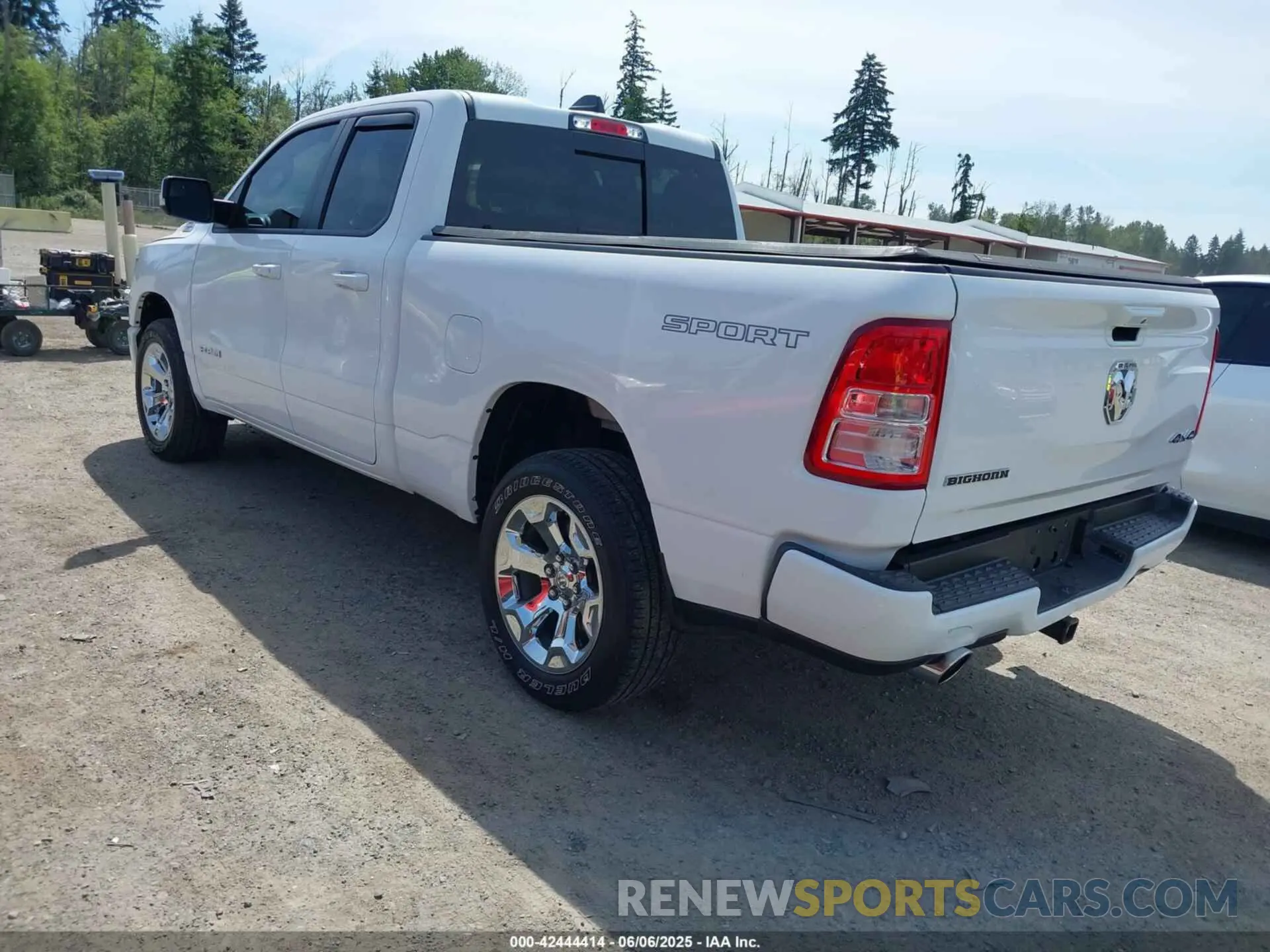 3 Photograph of a damaged car 1C6SRFBT6NN164539 RAM 1500 2022