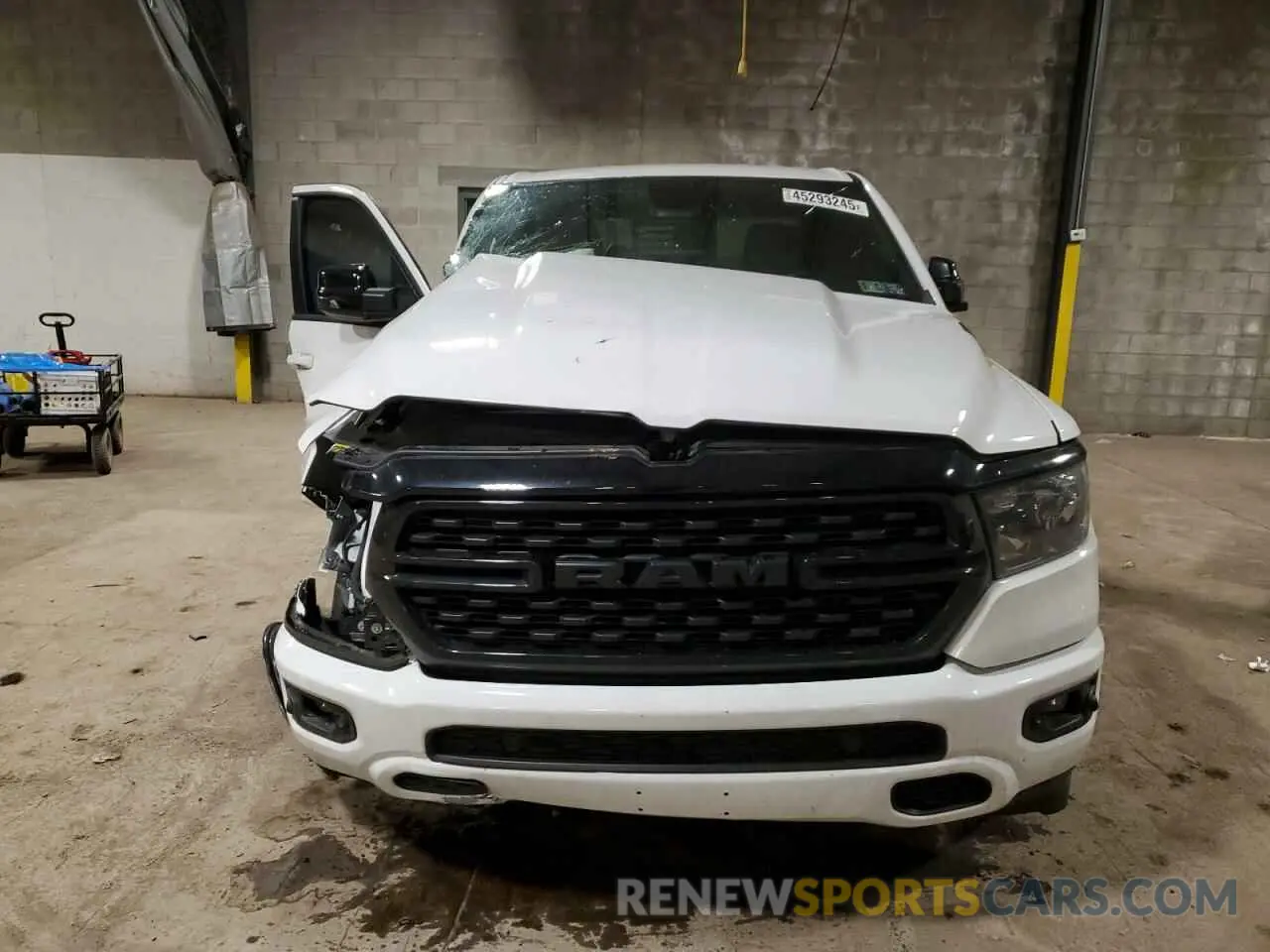 5 Photograph of a damaged car 1C6SRFBT6NN360108 RAM 1500 2022