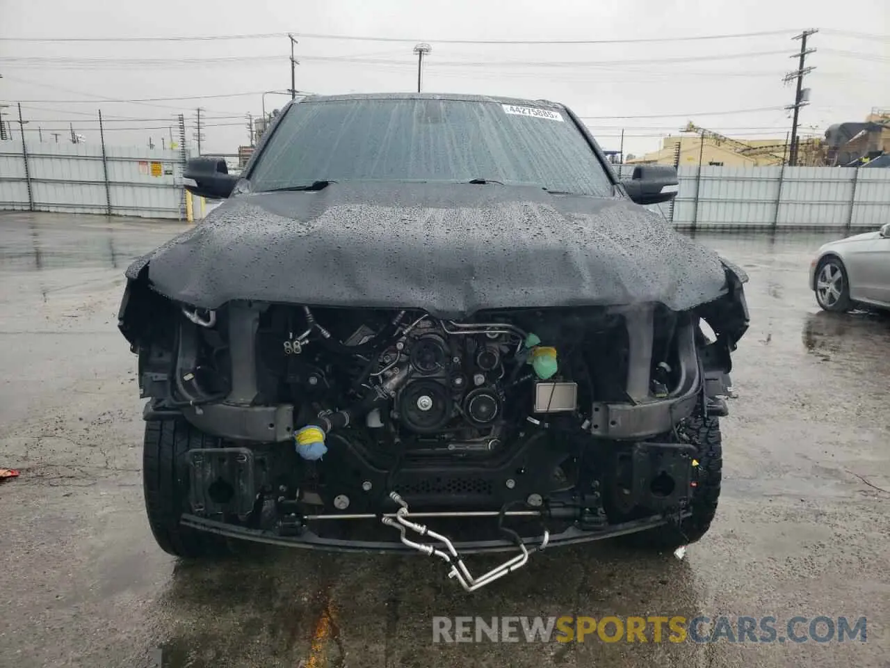 5 Photograph of a damaged car 1C6SRFBT6NN421523 RAM 1500 2022