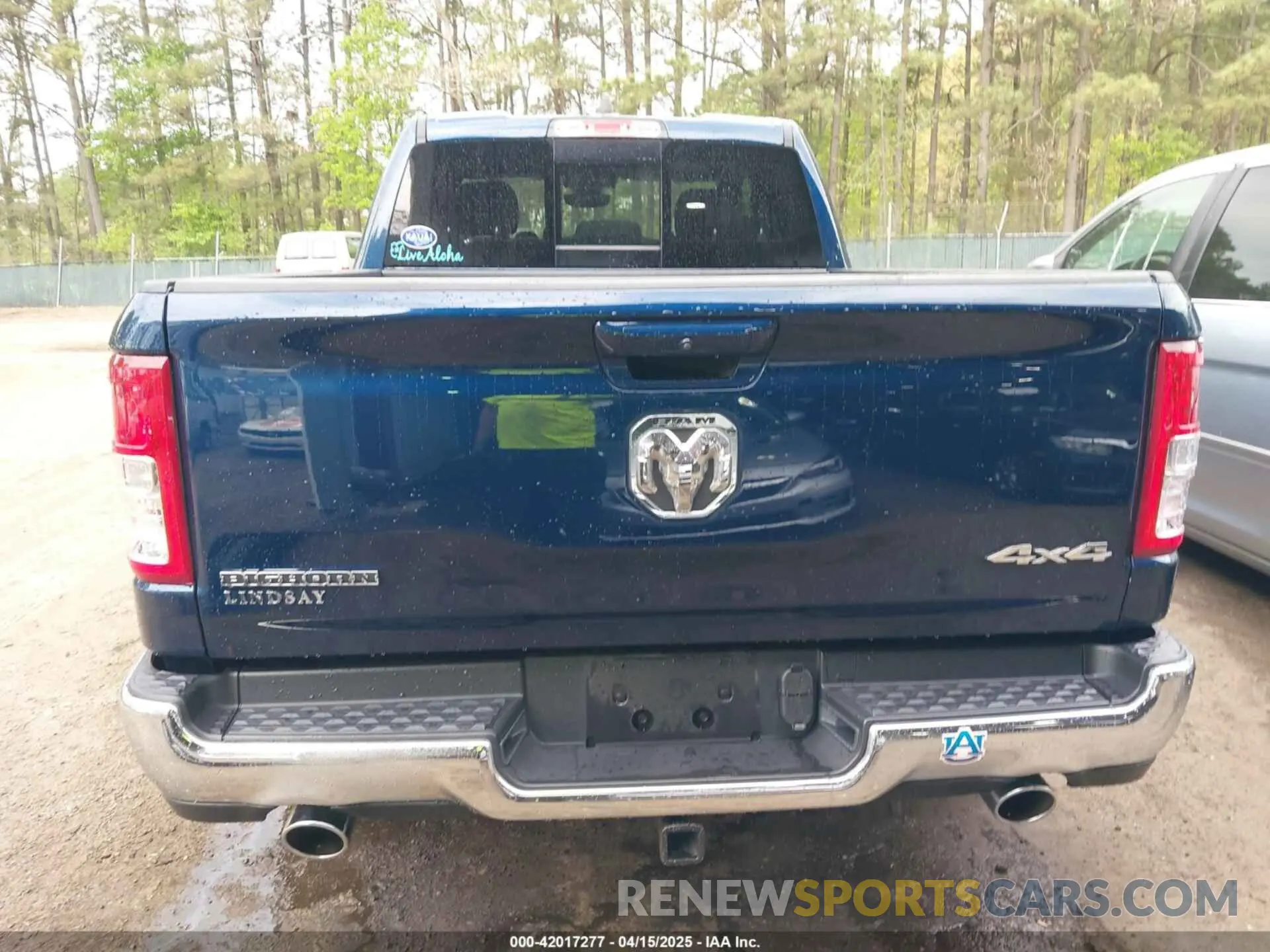17 Photograph of a damaged car 1C6SRFBT7NN180040 RAM 1500 2022