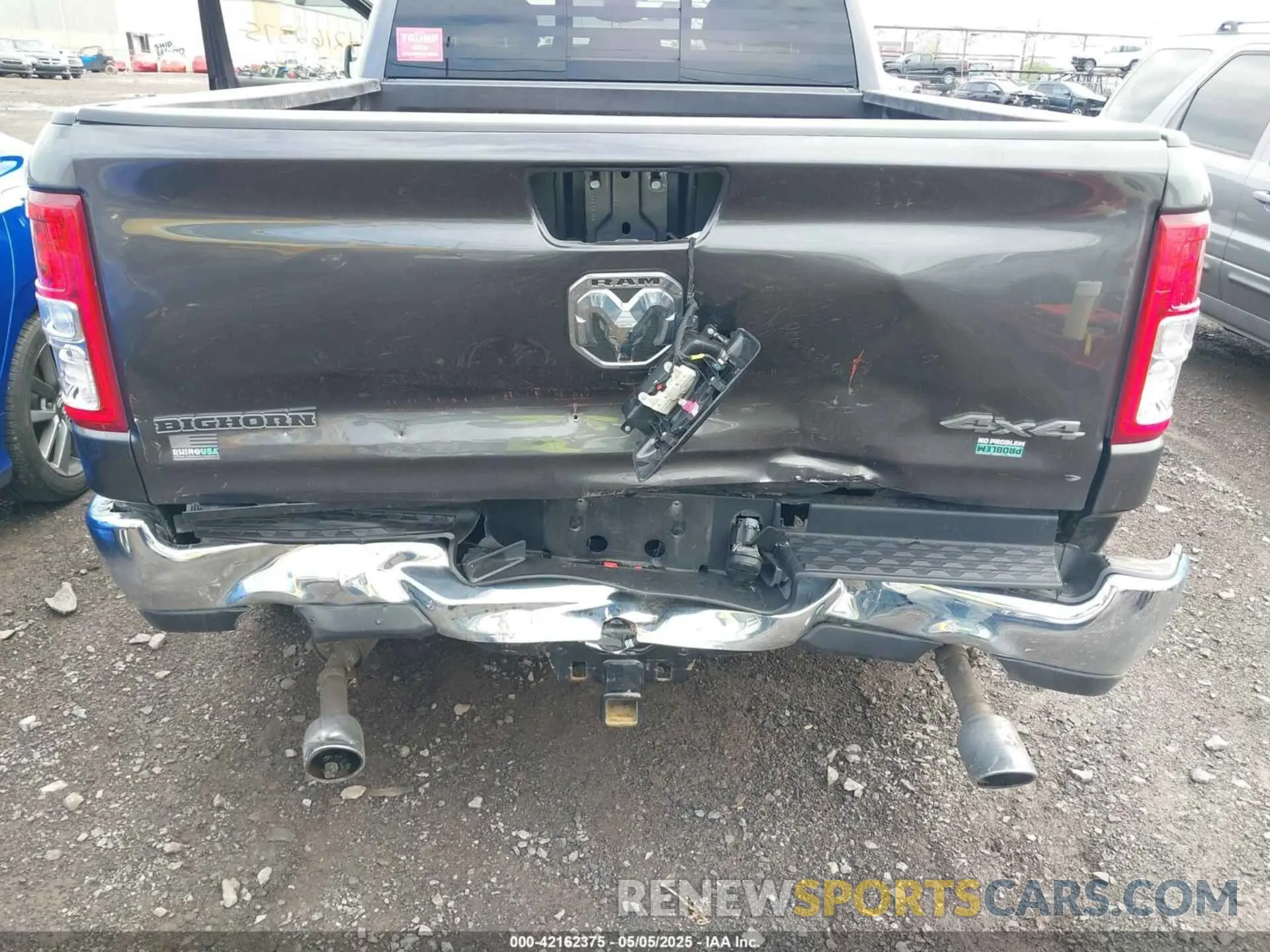 17 Photograph of a damaged car 1C6SRFBT8NN445547 RAM 1500 2022