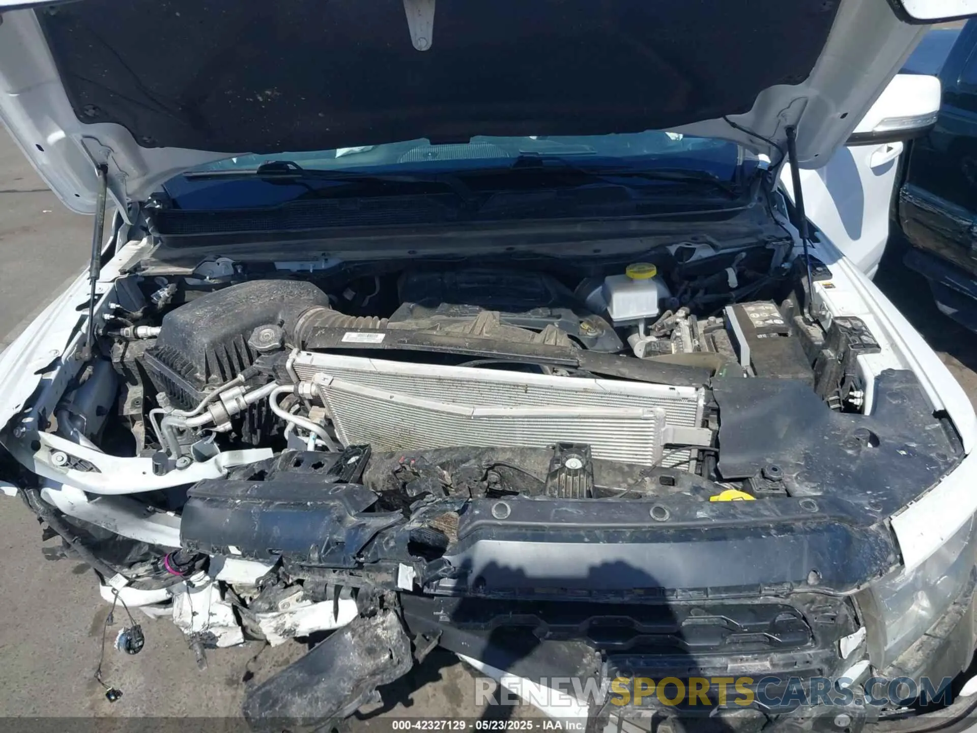 10 Photograph of a damaged car 1C6SRFBT9NN397346 RAM 1500 2022
