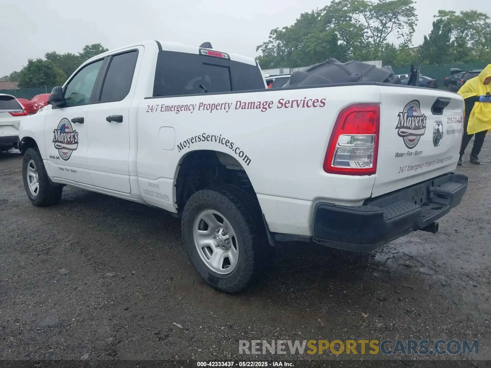 3 Photograph of a damaged car 1C6SRFCT2NN213959 RAM 1500 2022