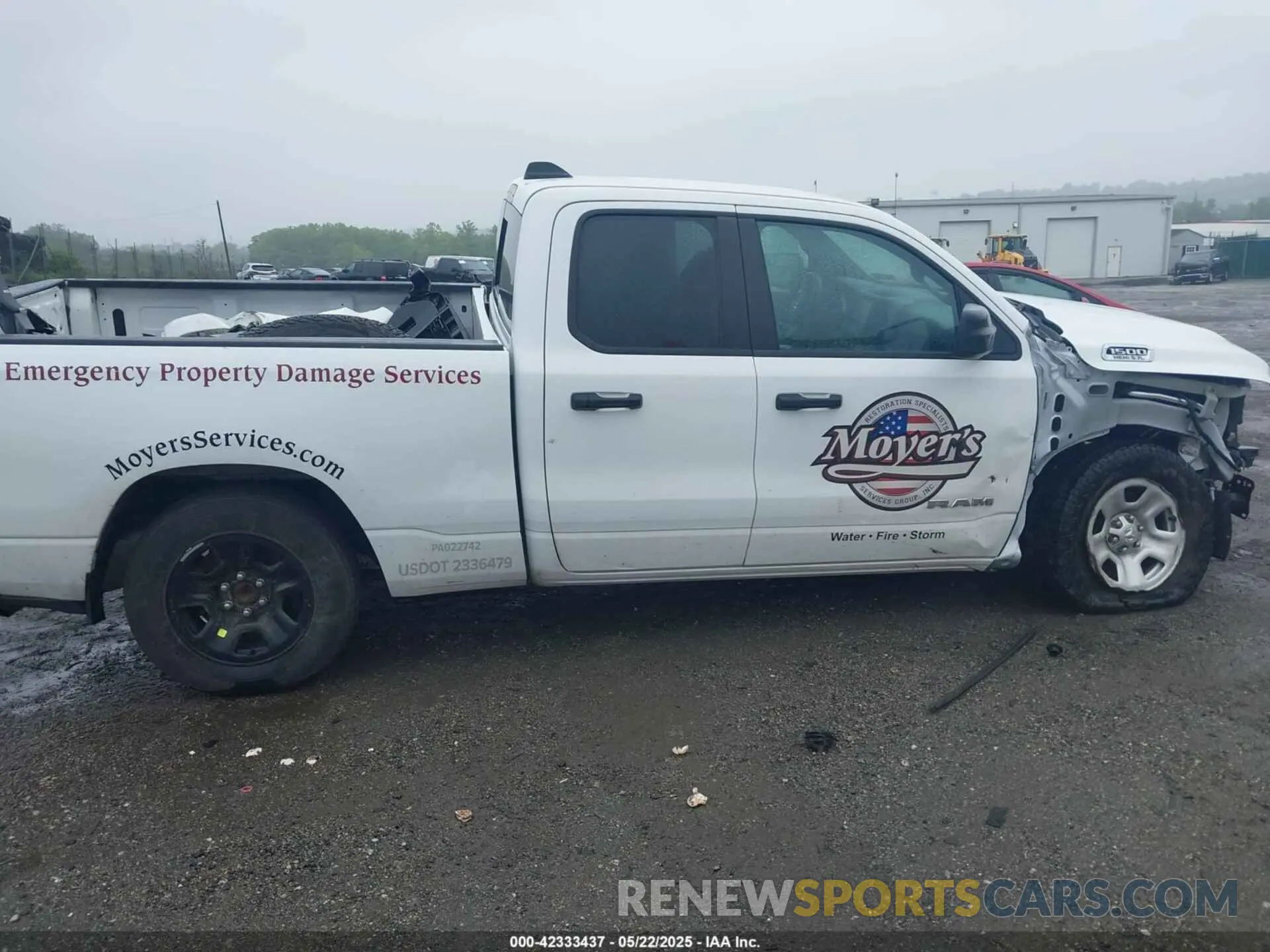 5 Photograph of a damaged car 1C6SRFCT2NN213959 RAM 1500 2022