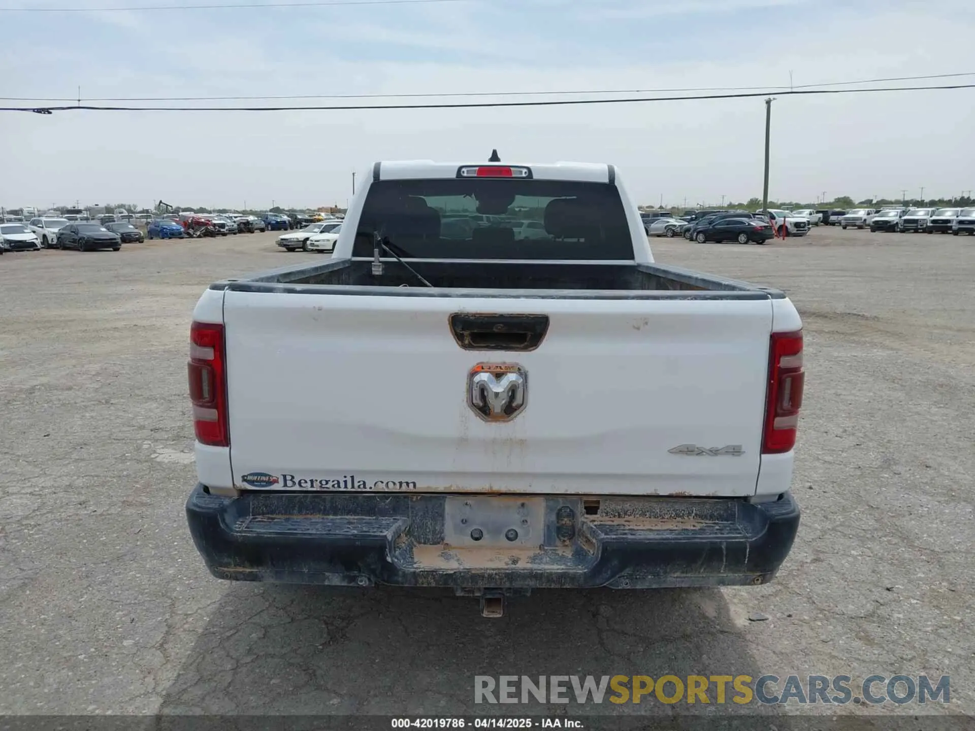 16 Photograph of a damaged car 1C6SRFCT5NN433600 RAM 1500 2022