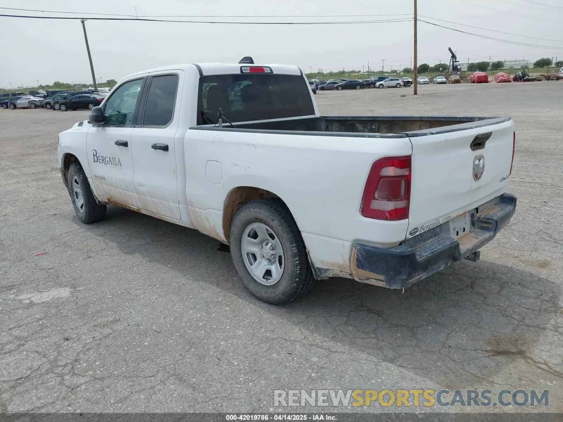 3 Photograph of a damaged car 1C6SRFCT5NN433600 RAM 1500 2022