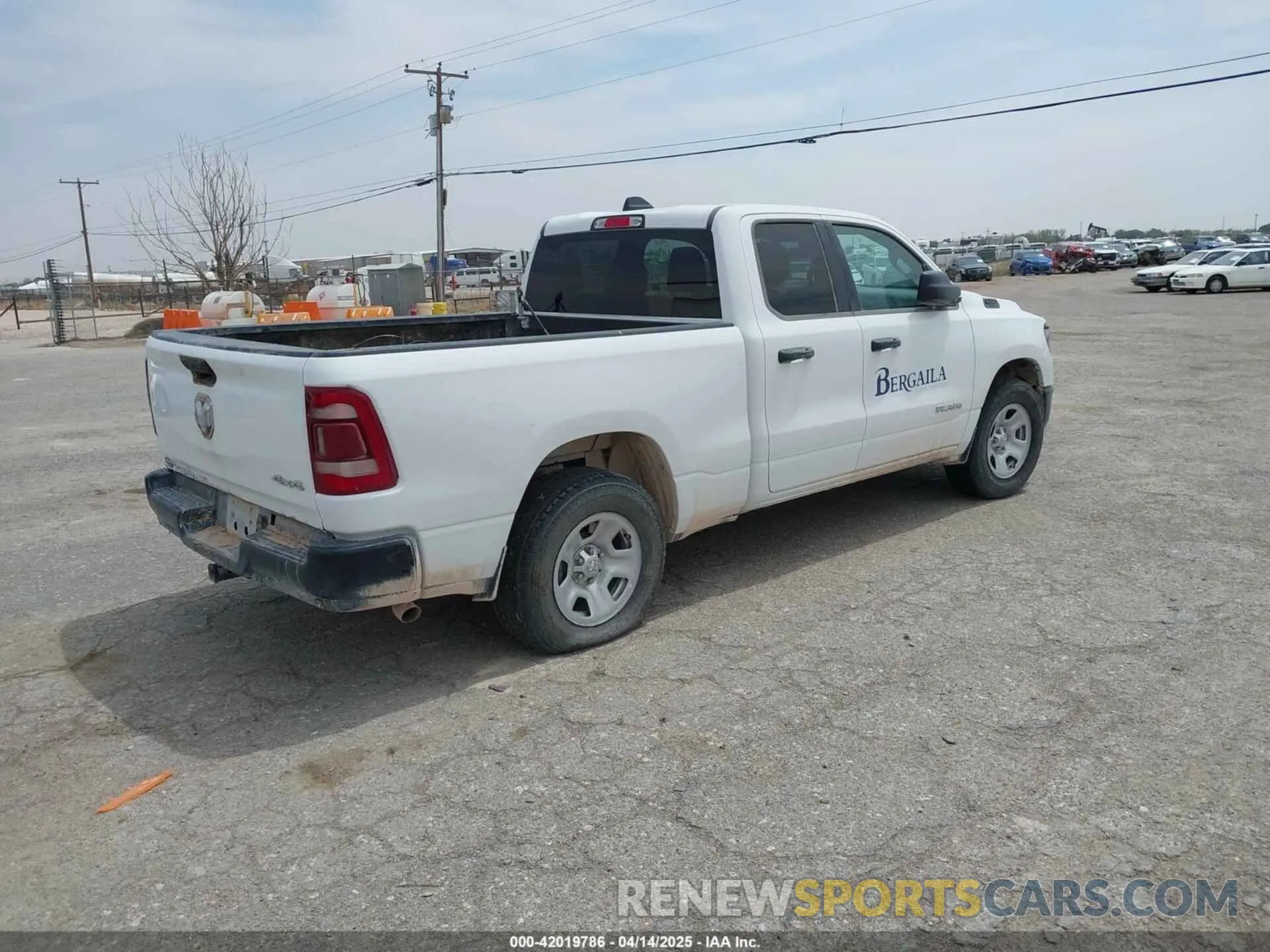 4 Photograph of a damaged car 1C6SRFCT5NN433600 RAM 1500 2022