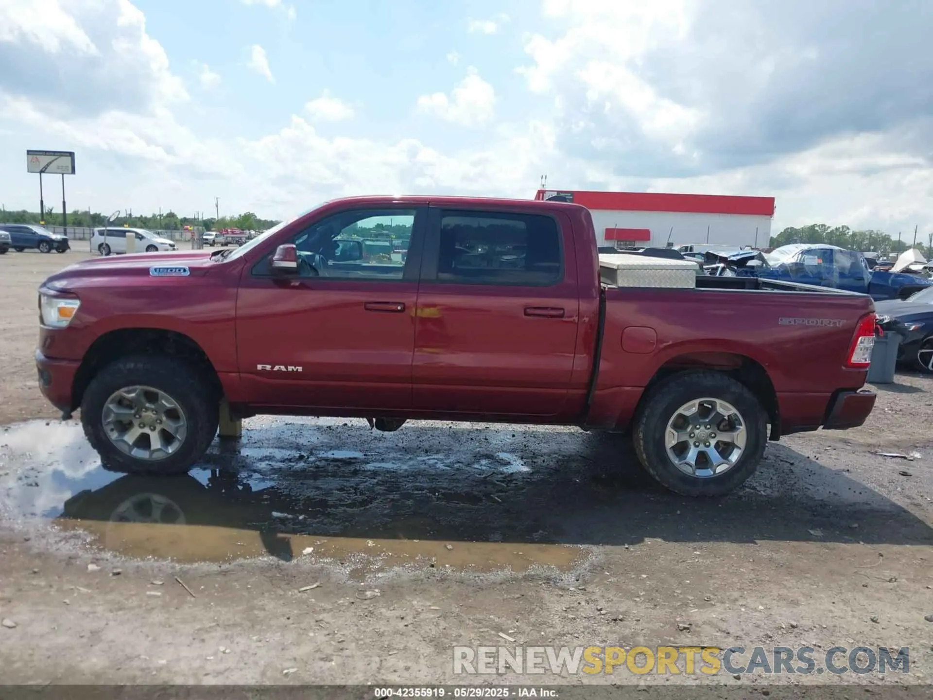 14 Photograph of a damaged car 1C6SRFFM1NN263854 RAM 1500 2022
