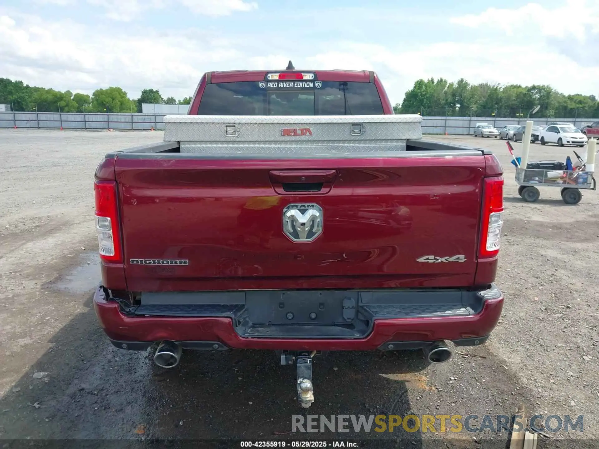 16 Photograph of a damaged car 1C6SRFFM1NN263854 RAM 1500 2022