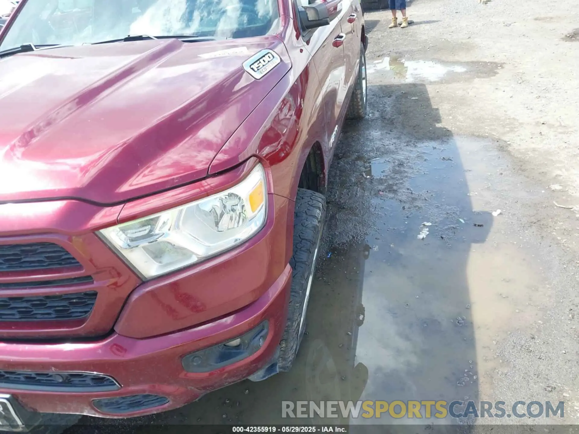 18 Photograph of a damaged car 1C6SRFFM1NN263854 RAM 1500 2022