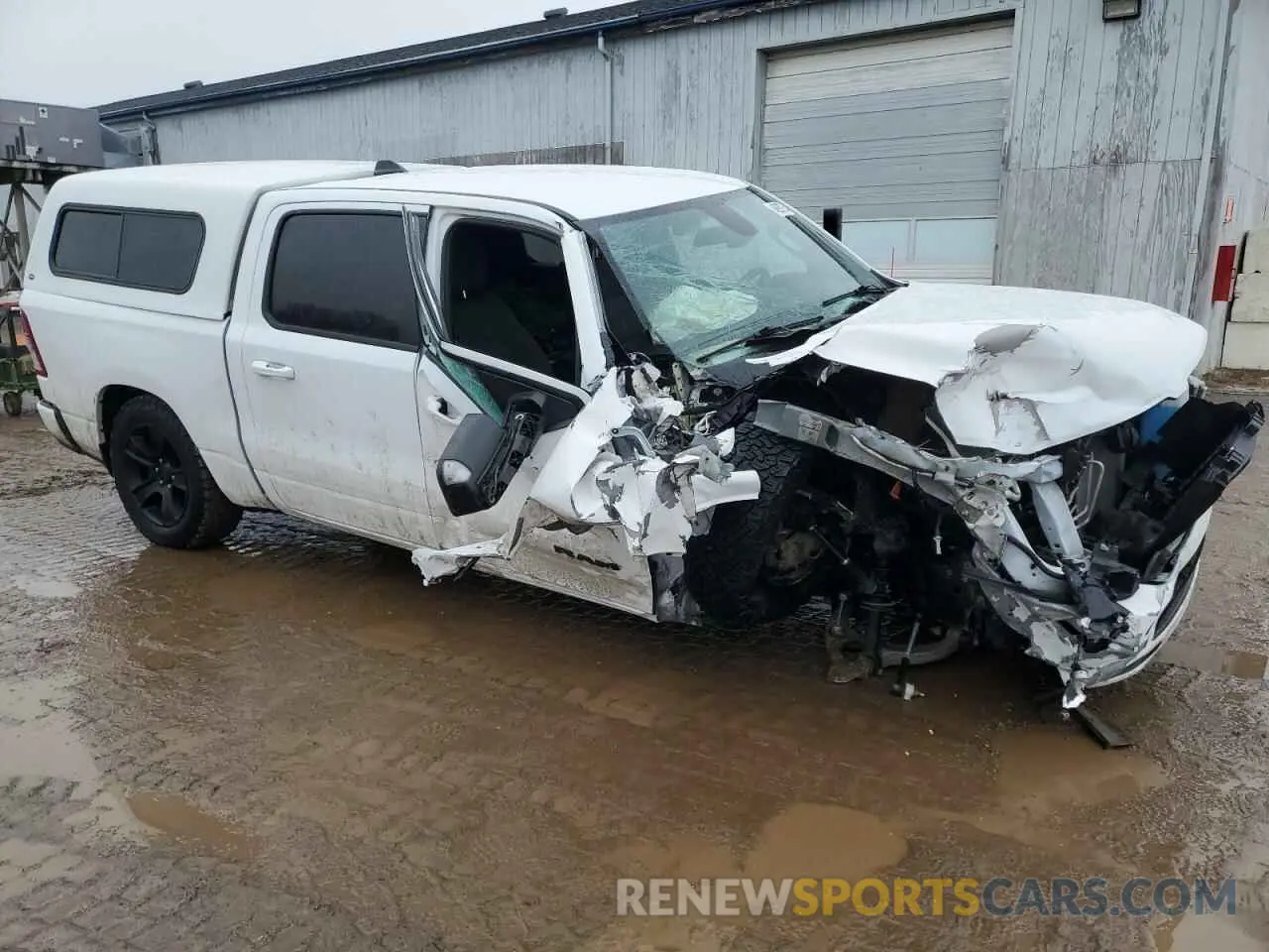 4 Photograph of a damaged car 1C6SRFFM7NN375140 RAM 1500 2022