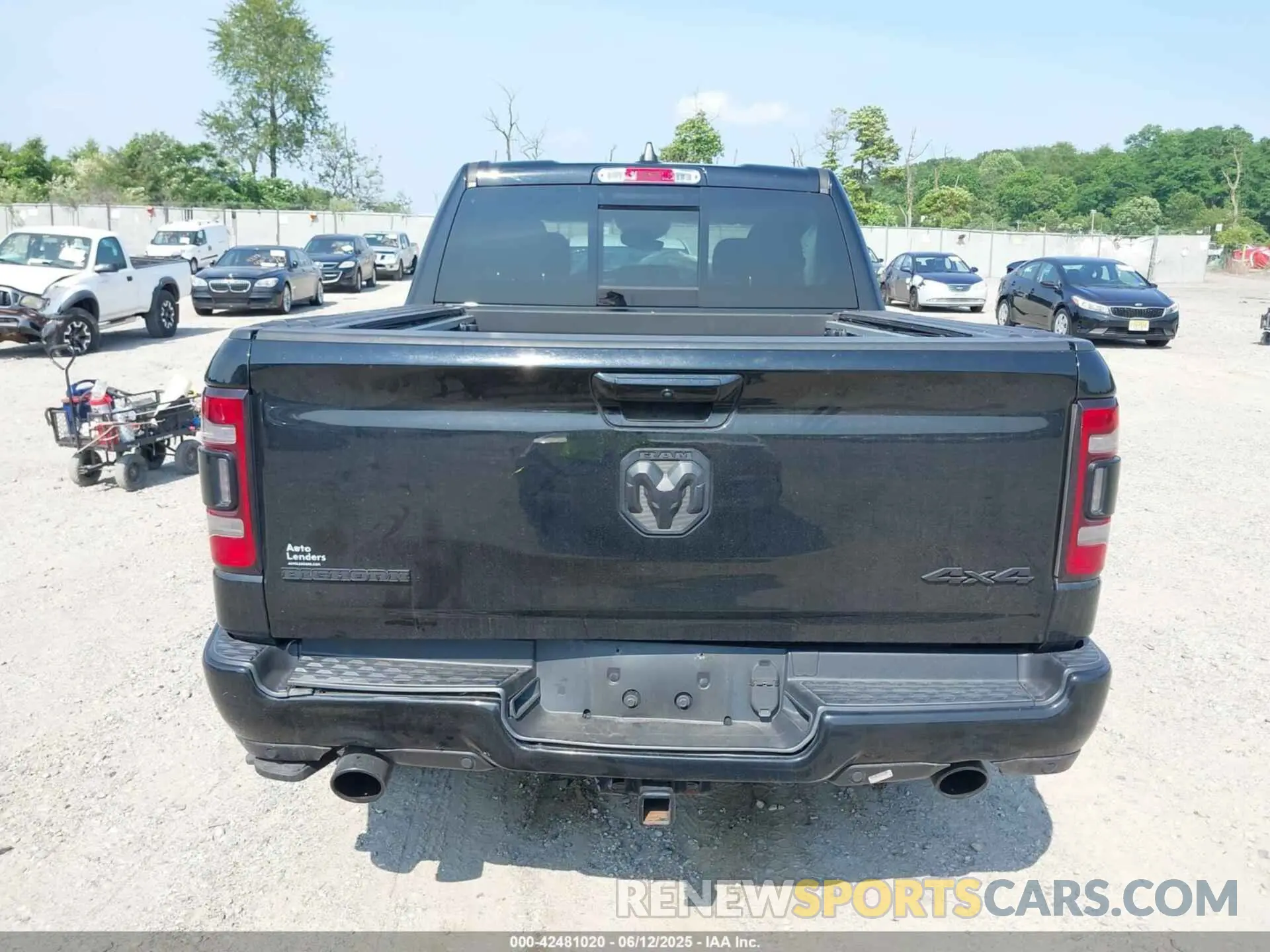 16 Photograph of a damaged car 1C6SRFFT0NN119106 RAM 1500 2022