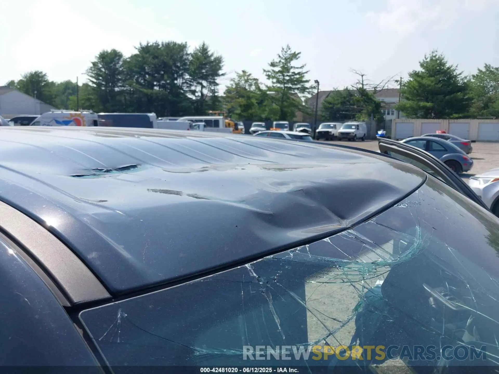 19 Photograph of a damaged car 1C6SRFFT0NN119106 RAM 1500 2022