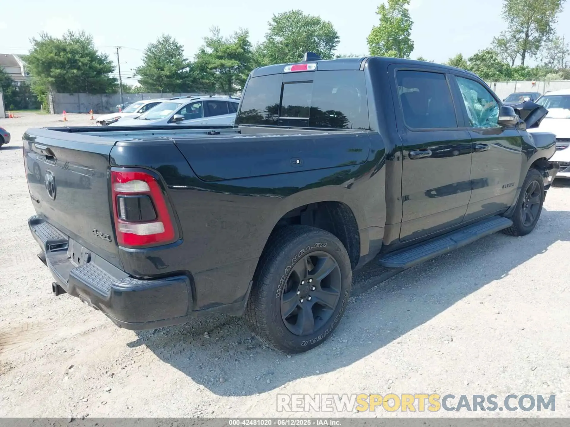 4 Photograph of a damaged car 1C6SRFFT0NN119106 RAM 1500 2022