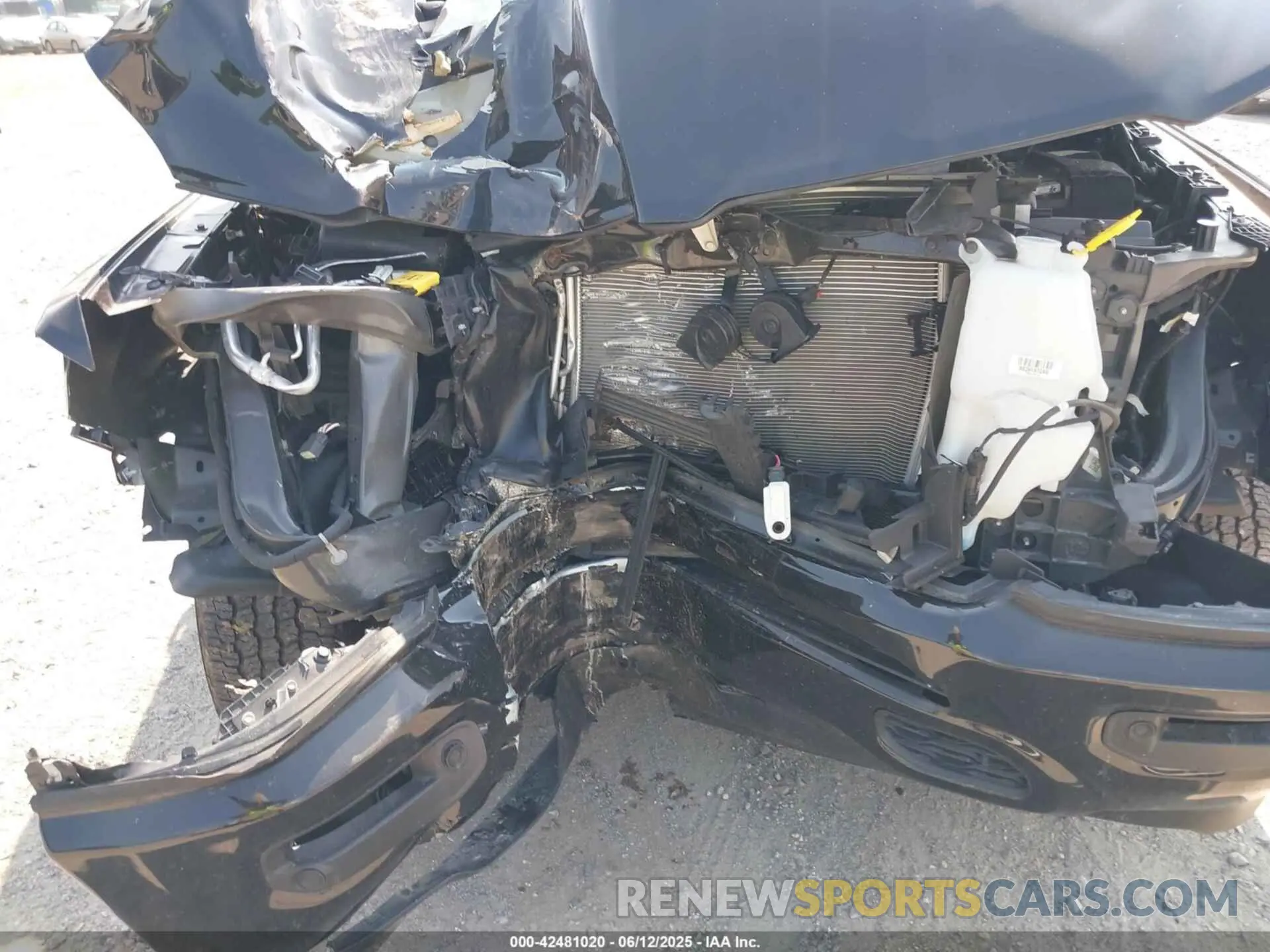 6 Photograph of a damaged car 1C6SRFFT0NN119106 RAM 1500 2022