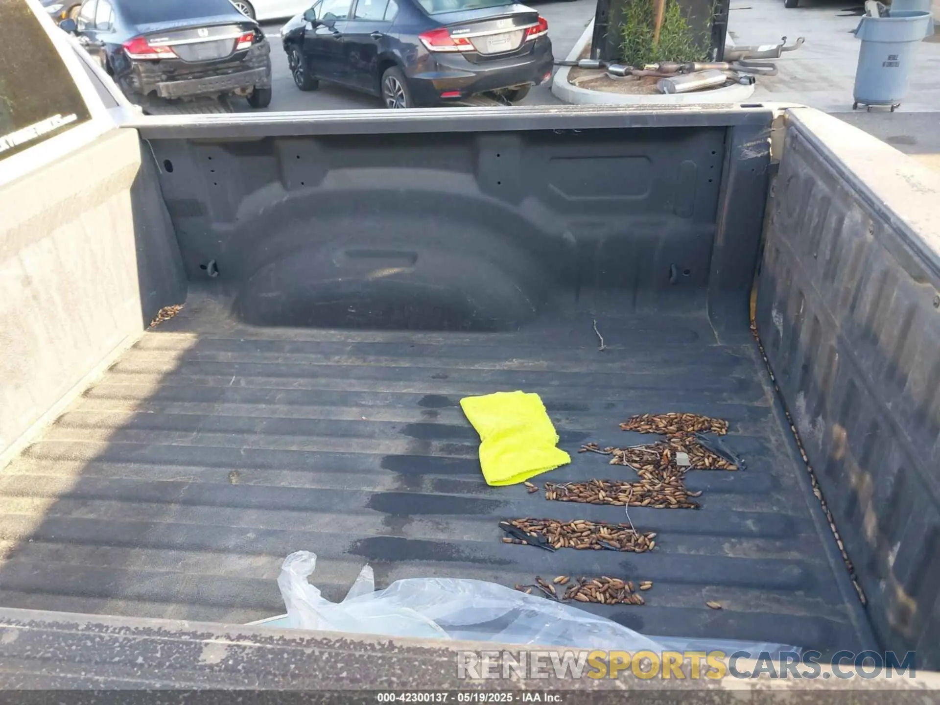 12 Photograph of a damaged car 1C6SRFFT0NN311092 RAM 1500 2022