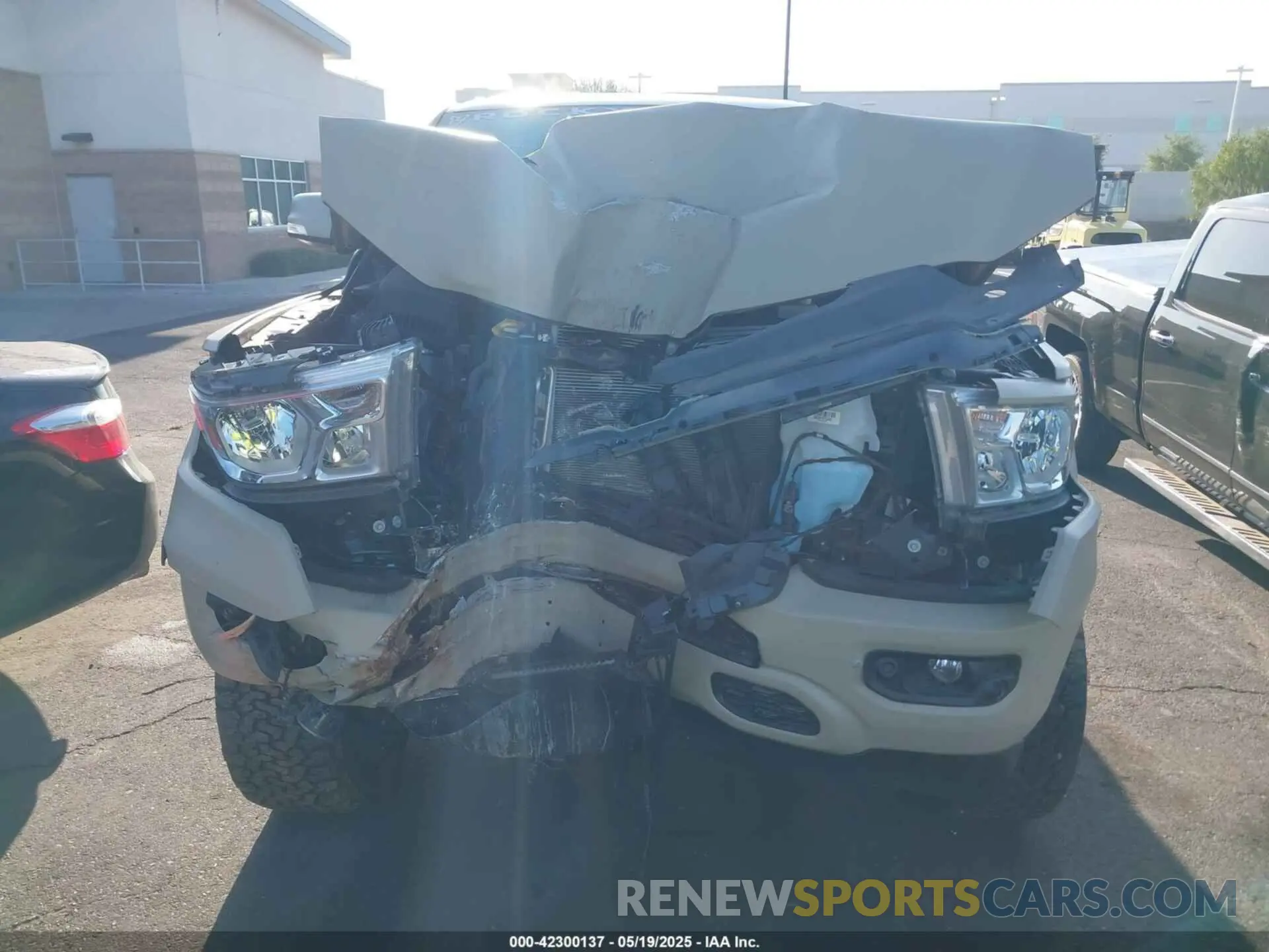 13 Photograph of a damaged car 1C6SRFFT0NN311092 RAM 1500 2022