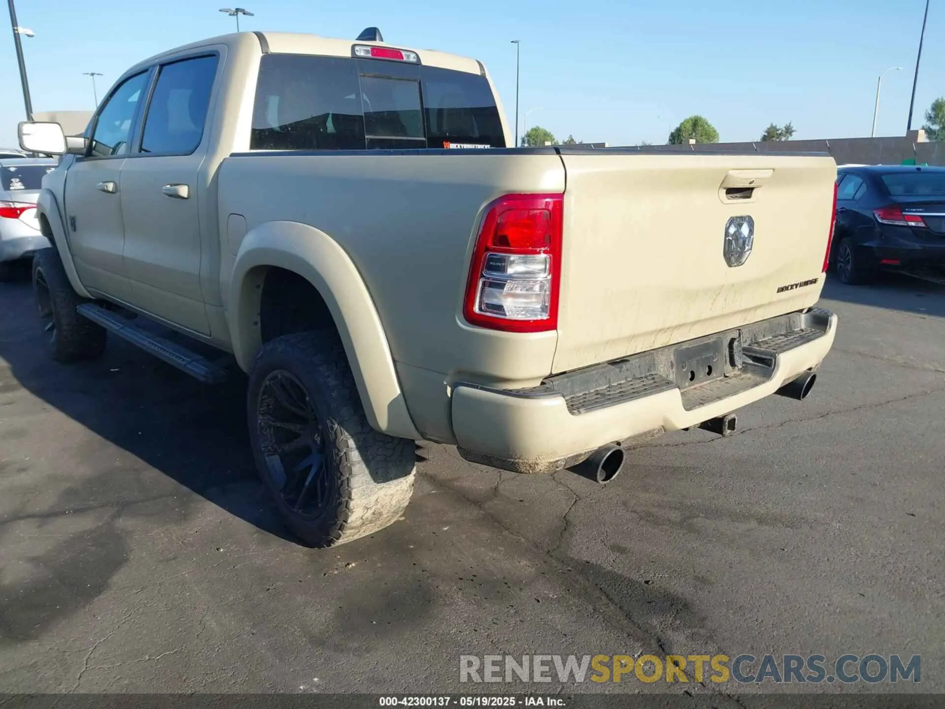 3 Photograph of a damaged car 1C6SRFFT0NN311092 RAM 1500 2022
