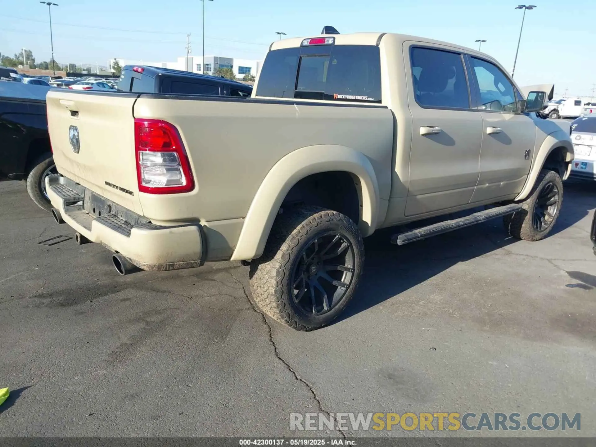 4 Photograph of a damaged car 1C6SRFFT0NN311092 RAM 1500 2022