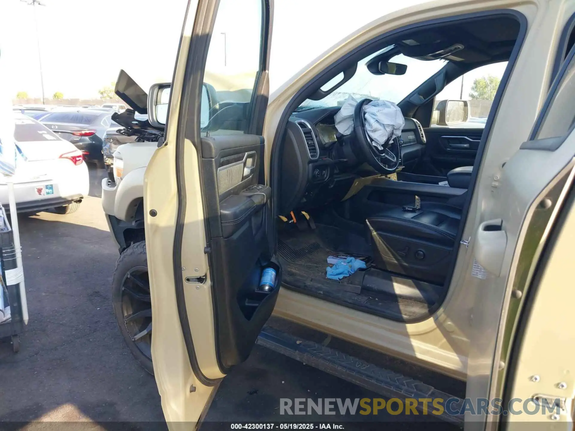 5 Photograph of a damaged car 1C6SRFFT0NN311092 RAM 1500 2022
