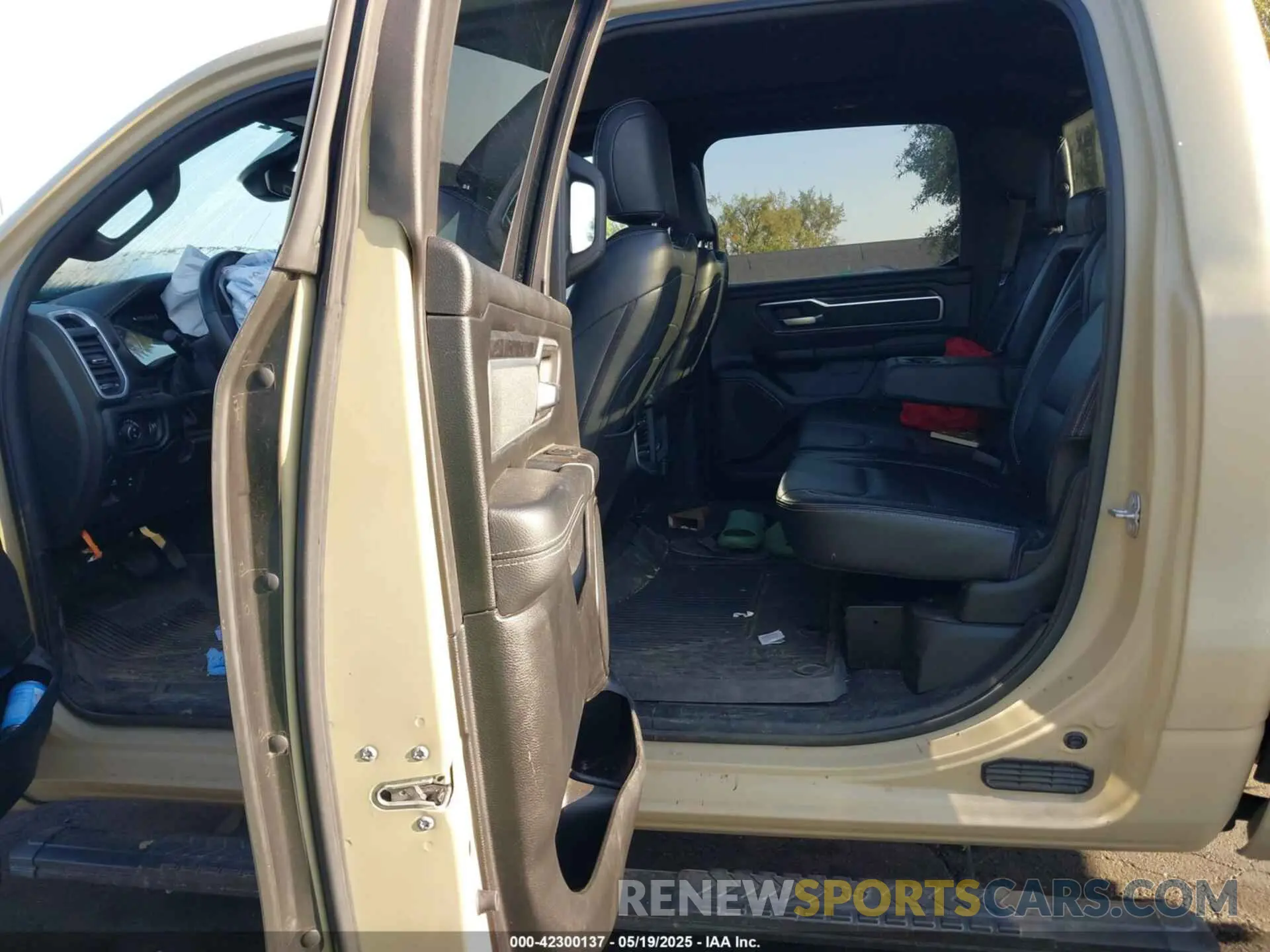 8 Photograph of a damaged car 1C6SRFFT0NN311092 RAM 1500 2022