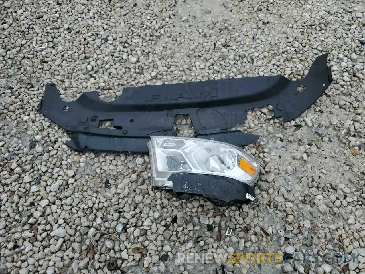 12 Photograph of a damaged car 1C6SRFFT0NN477547 RAM 1500 2022