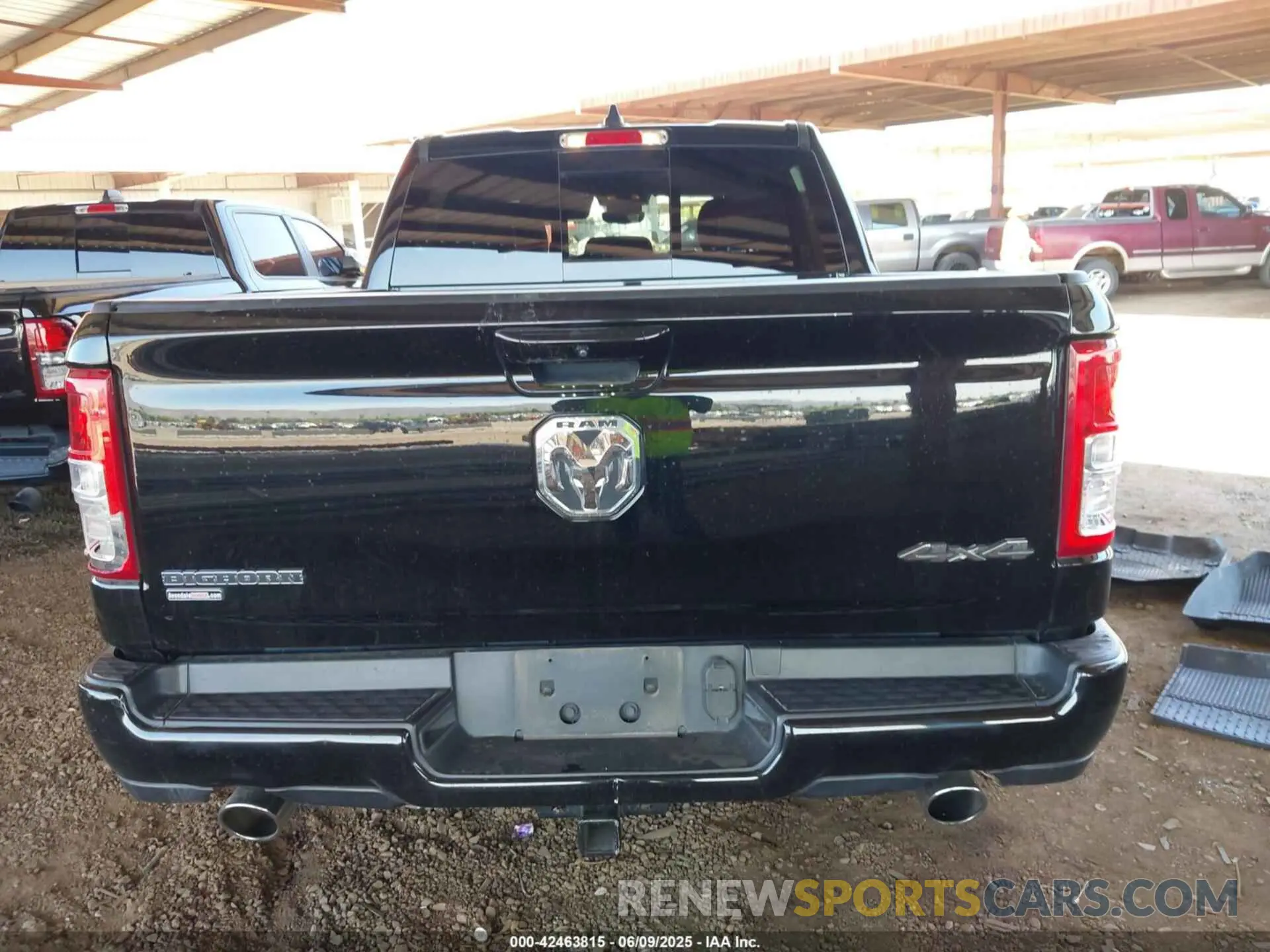 16 Photograph of a damaged car 1C6SRFFT1NN459168 RAM 1500 2022