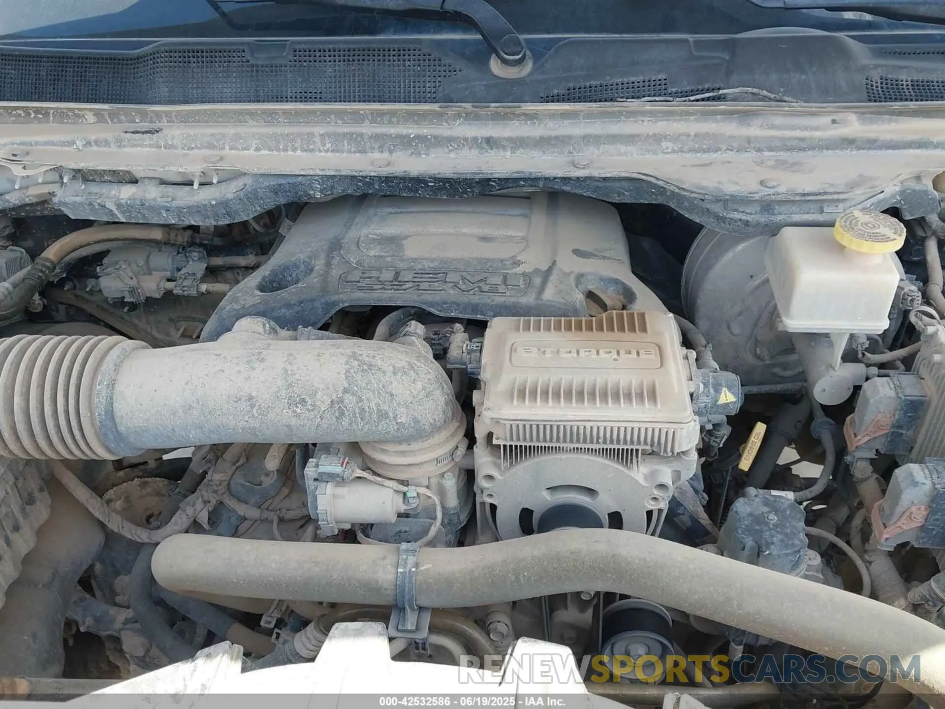 10 Photograph of a damaged car 1C6SRFFT2NN317525 RAM 1500 2022