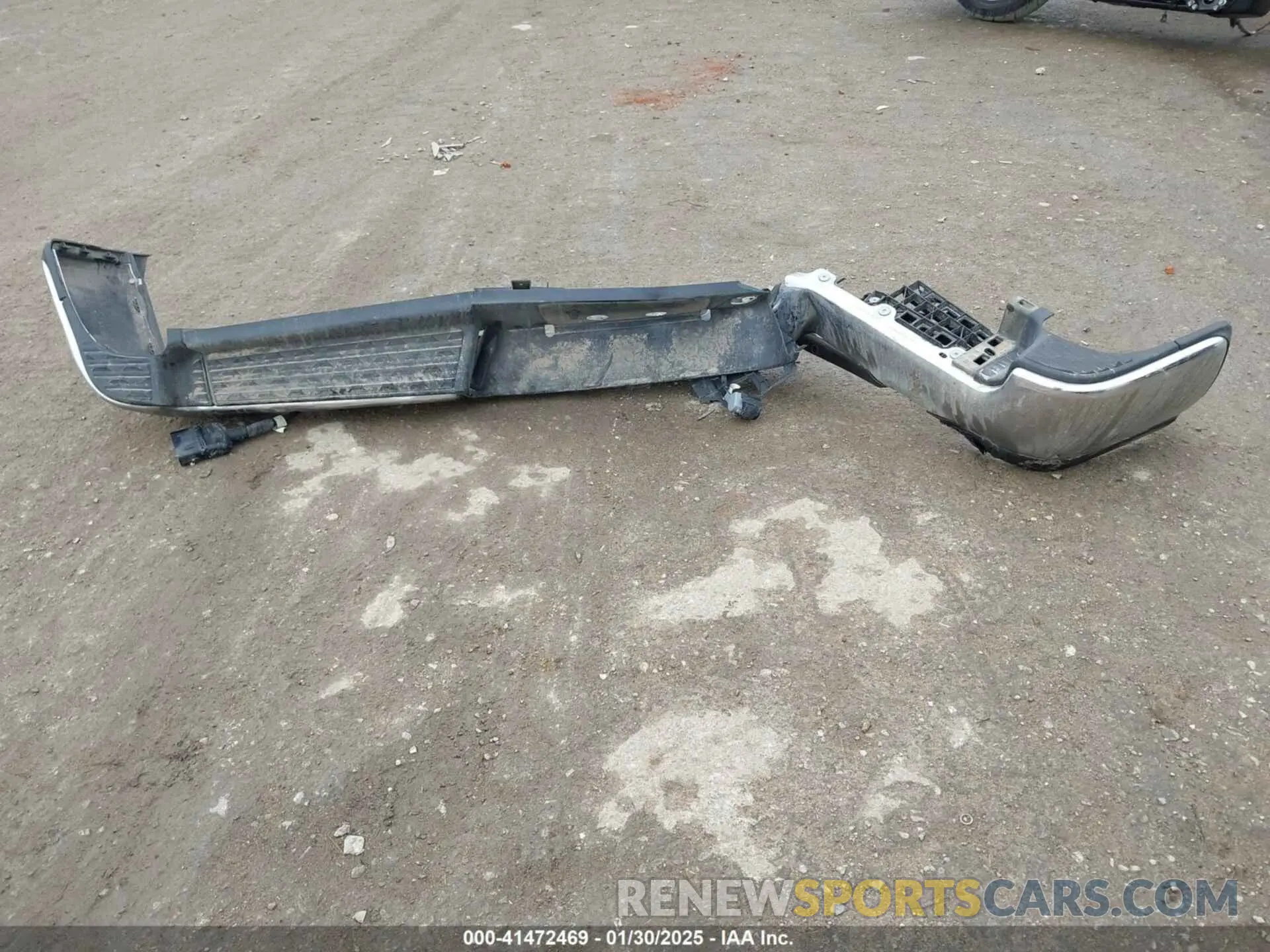 12 Photograph of a damaged car 1C6SRFFT2NN423375 RAM 1500 2022