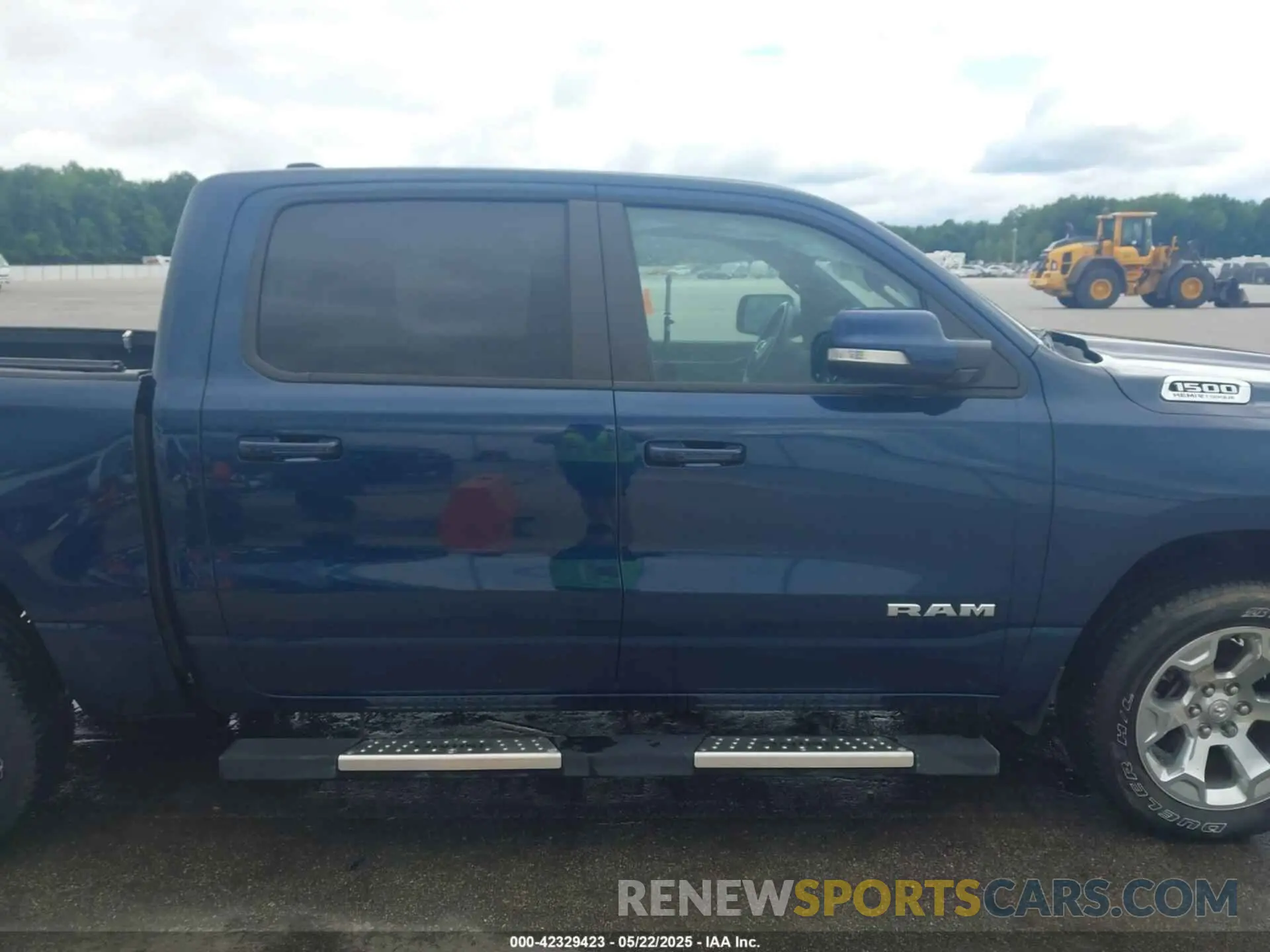 14 Photograph of a damaged car 1C6SRFFT2NN428978 RAM 1500 2022