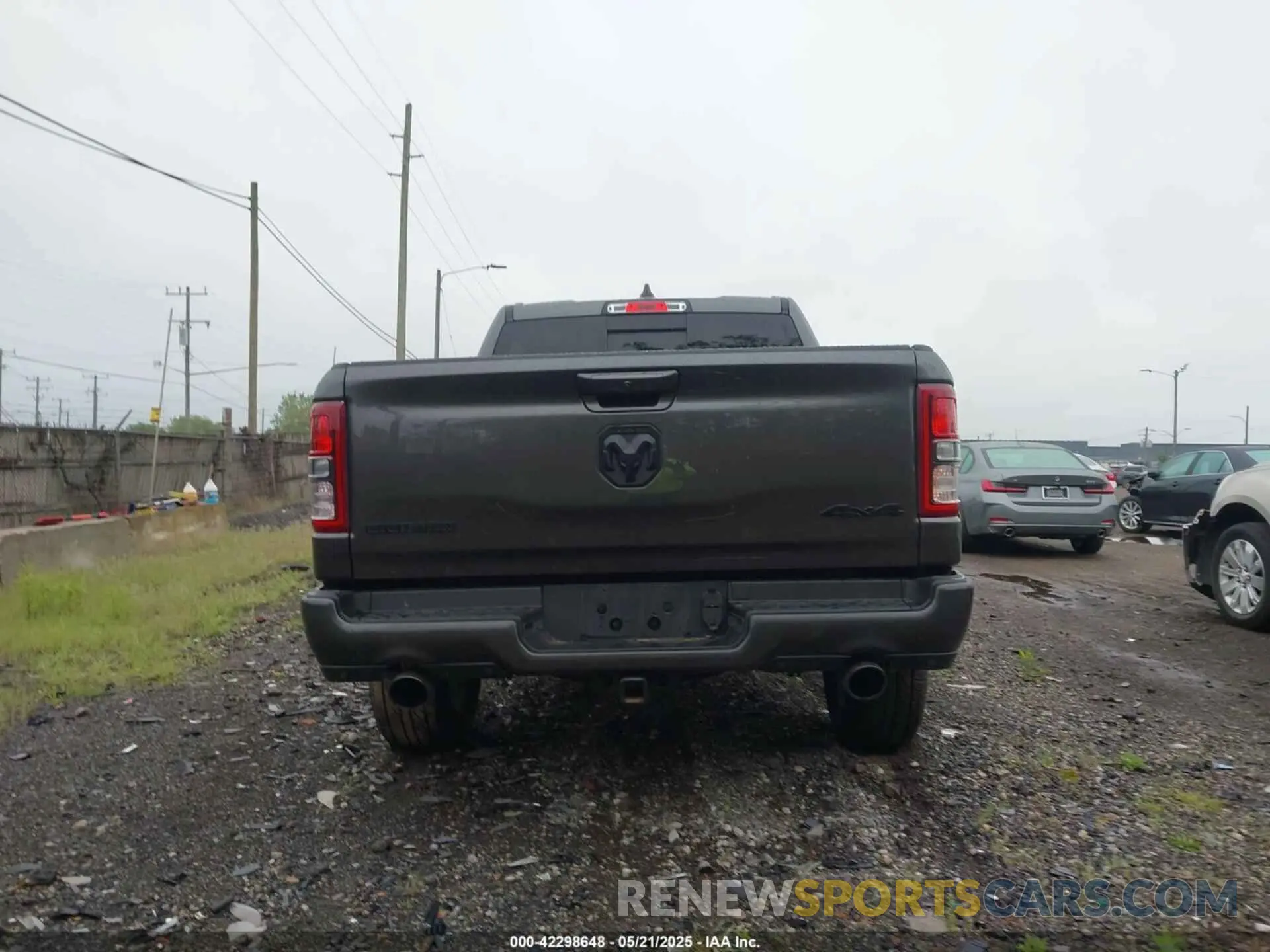 16 Photograph of a damaged car 1C6SRFFT3NN148096 RAM 1500 2022