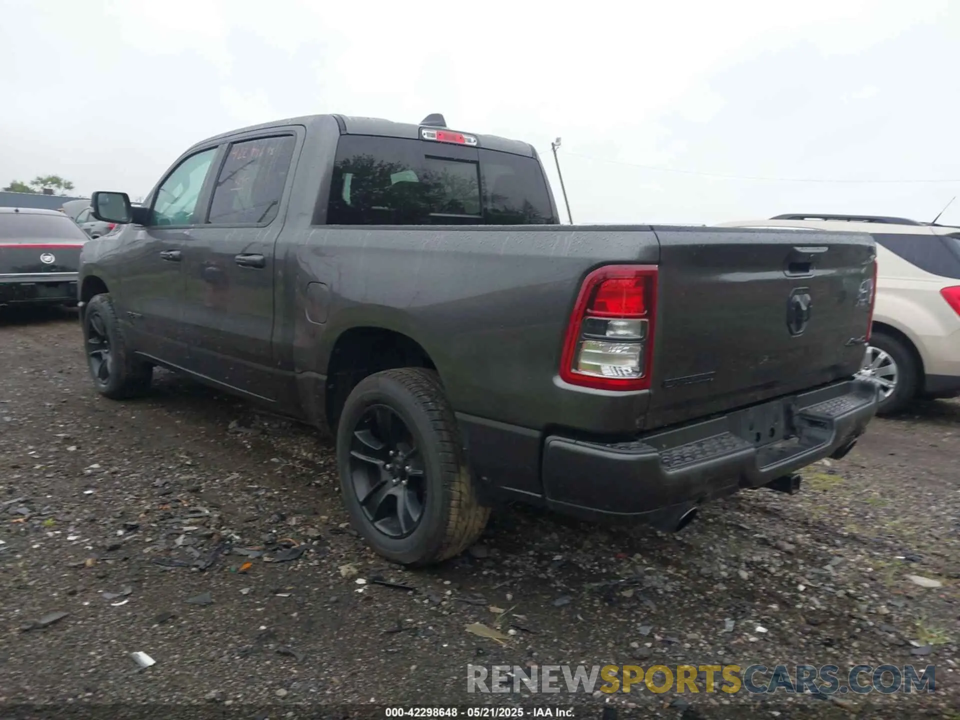 3 Photograph of a damaged car 1C6SRFFT3NN148096 RAM 1500 2022
