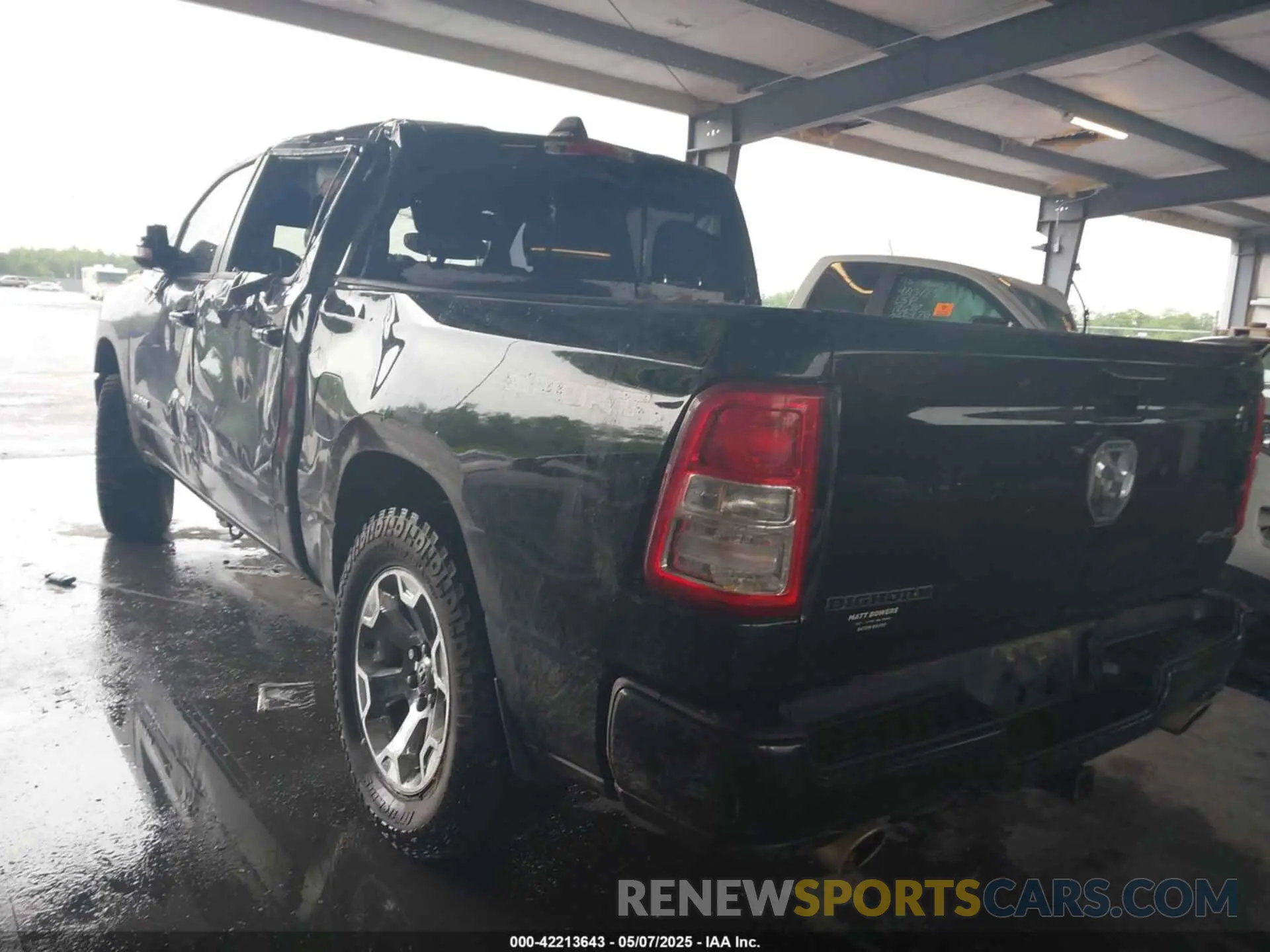 3 Photograph of a damaged car 1C6SRFFT3NN406309 RAM 1500 2022