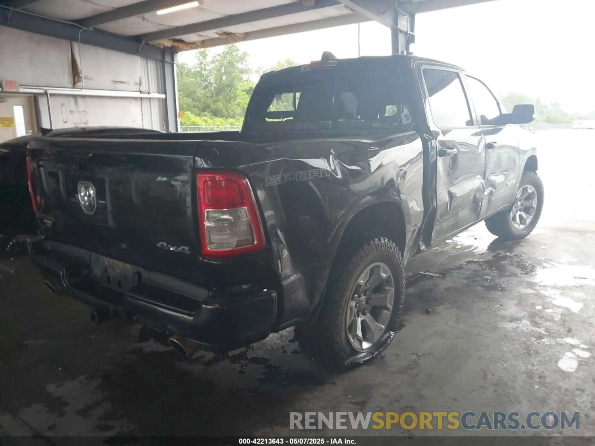 4 Photograph of a damaged car 1C6SRFFT3NN406309 RAM 1500 2022
