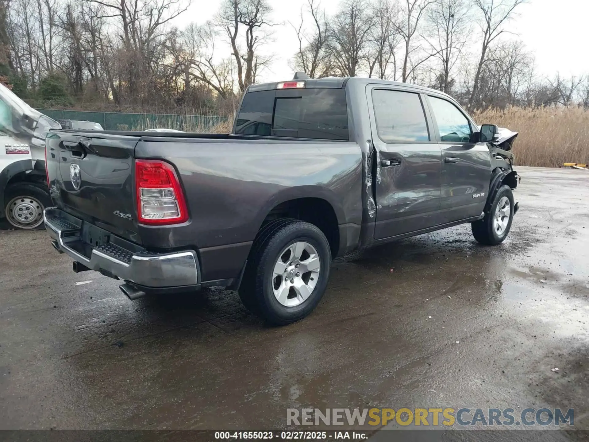 4 Photograph of a damaged car 1C6SRFFT4NN158961 RAM 1500 2022