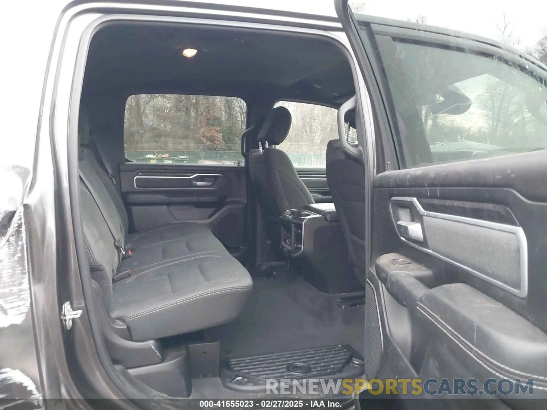 8 Photograph of a damaged car 1C6SRFFT4NN158961 RAM 1500 2022