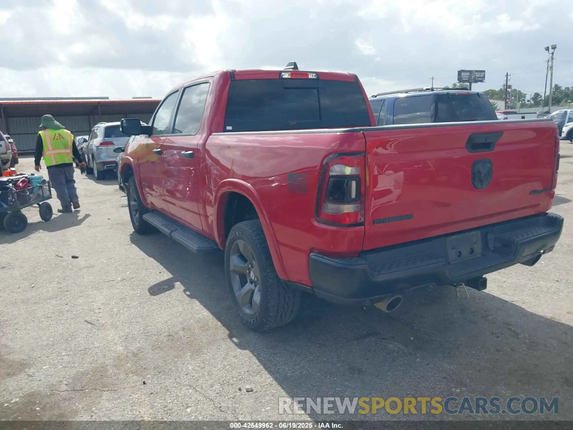 3 Photograph of a damaged car 1C6SRFFT4NN243606 RAM 1500 2022