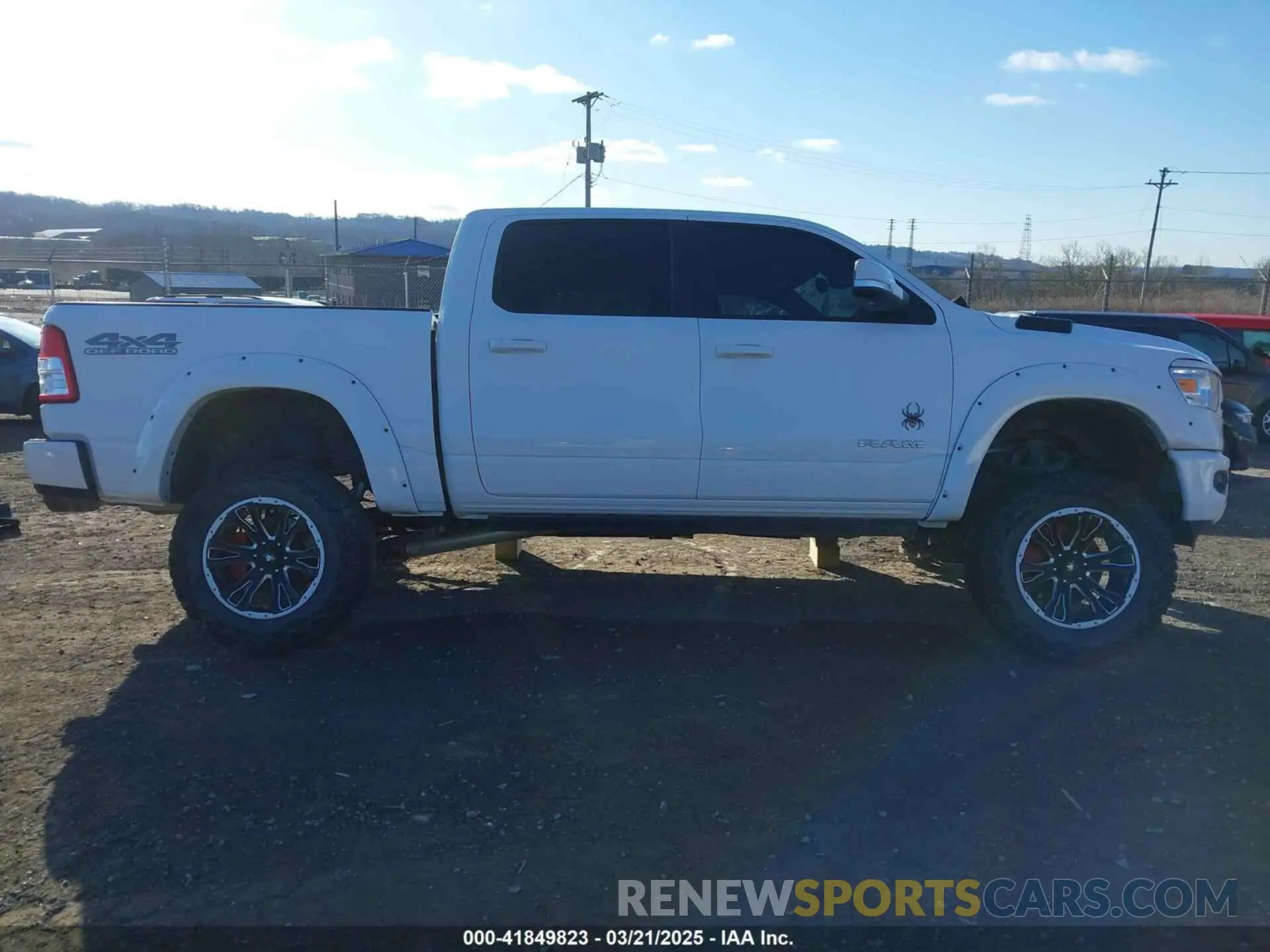 14 Photograph of a damaged car 1C6SRFFT4NN428657 RAM 1500 2022