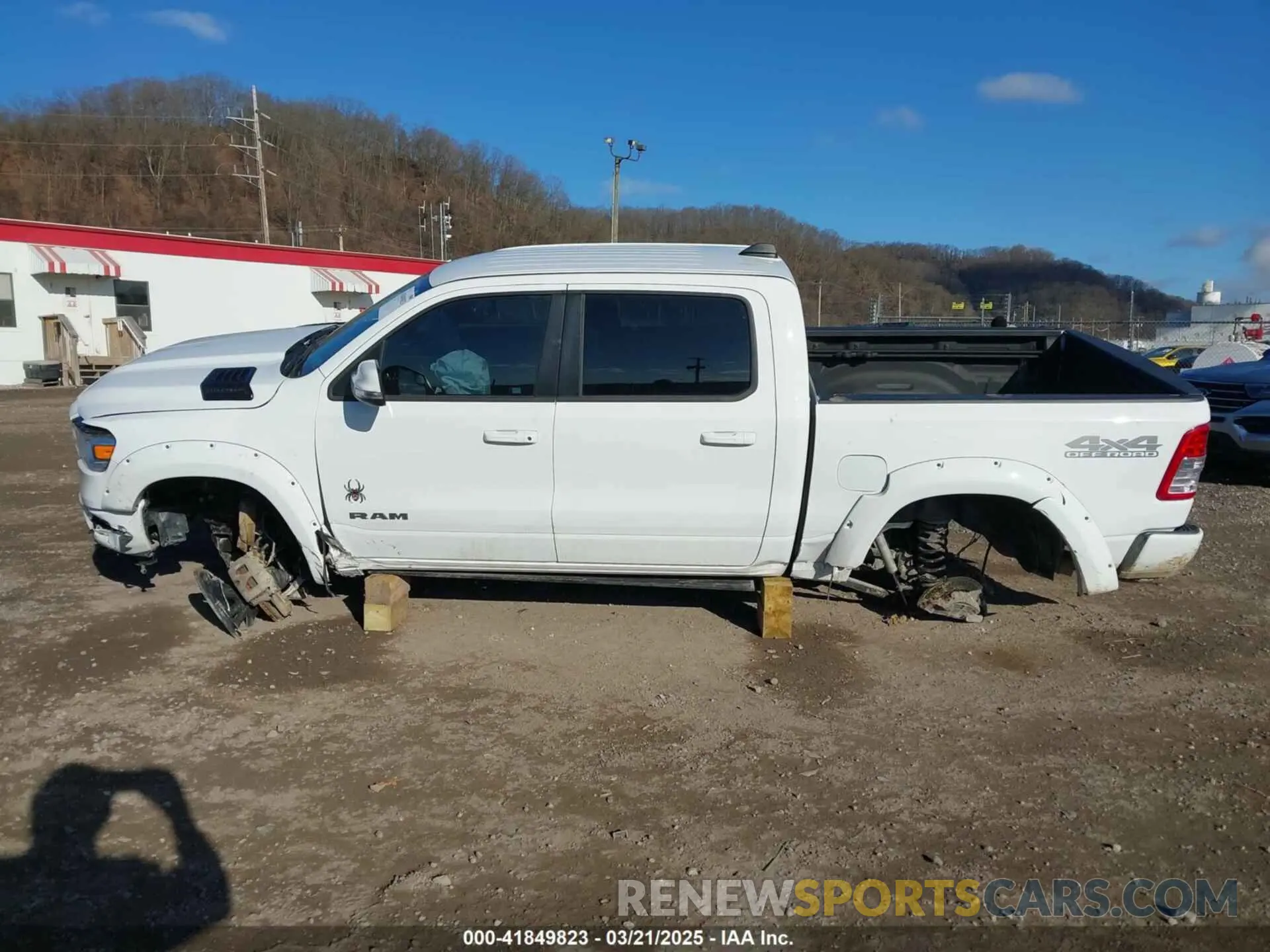 15 Photograph of a damaged car 1C6SRFFT4NN428657 RAM 1500 2022