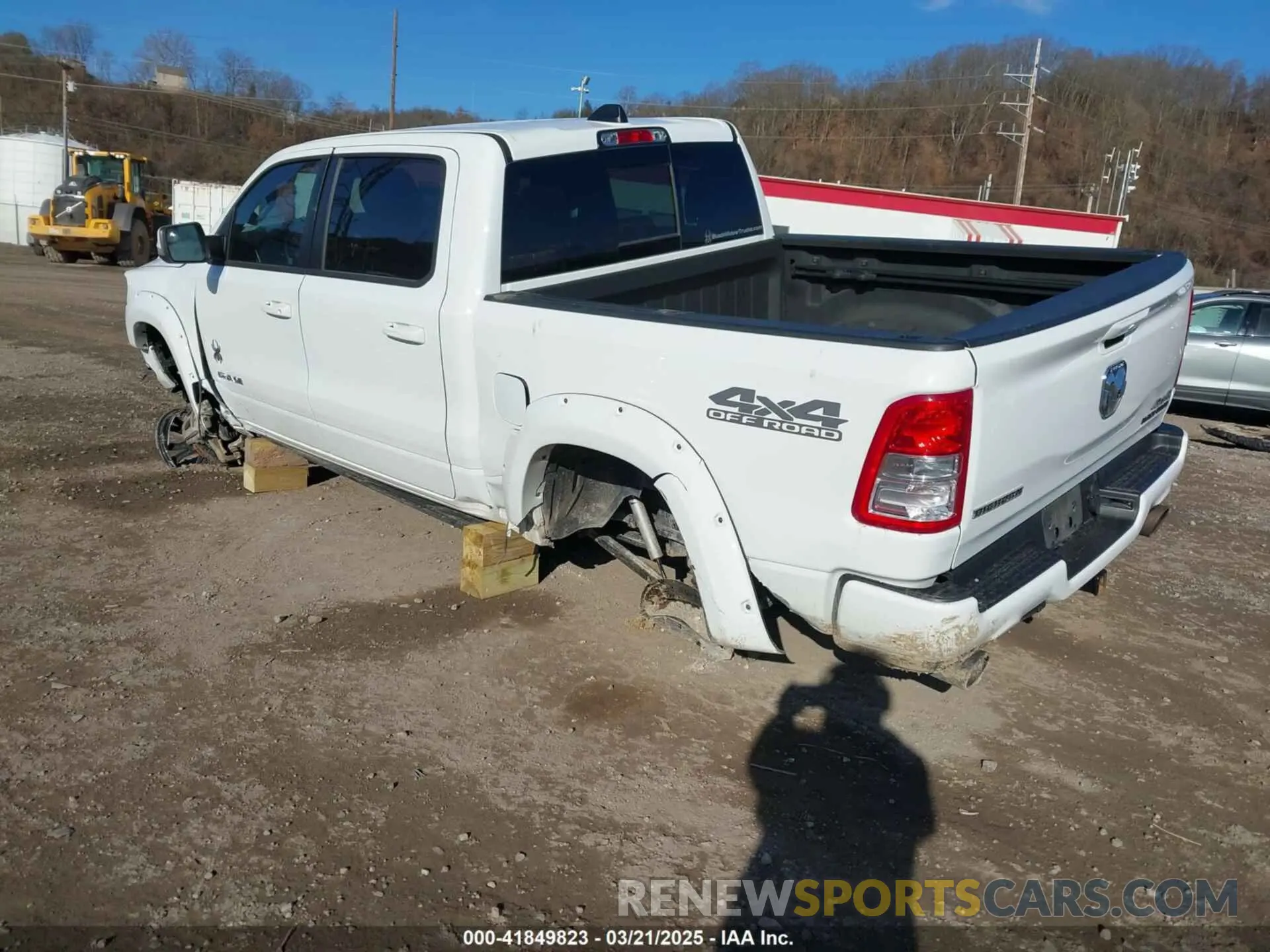3 Photograph of a damaged car 1C6SRFFT4NN428657 RAM 1500 2022