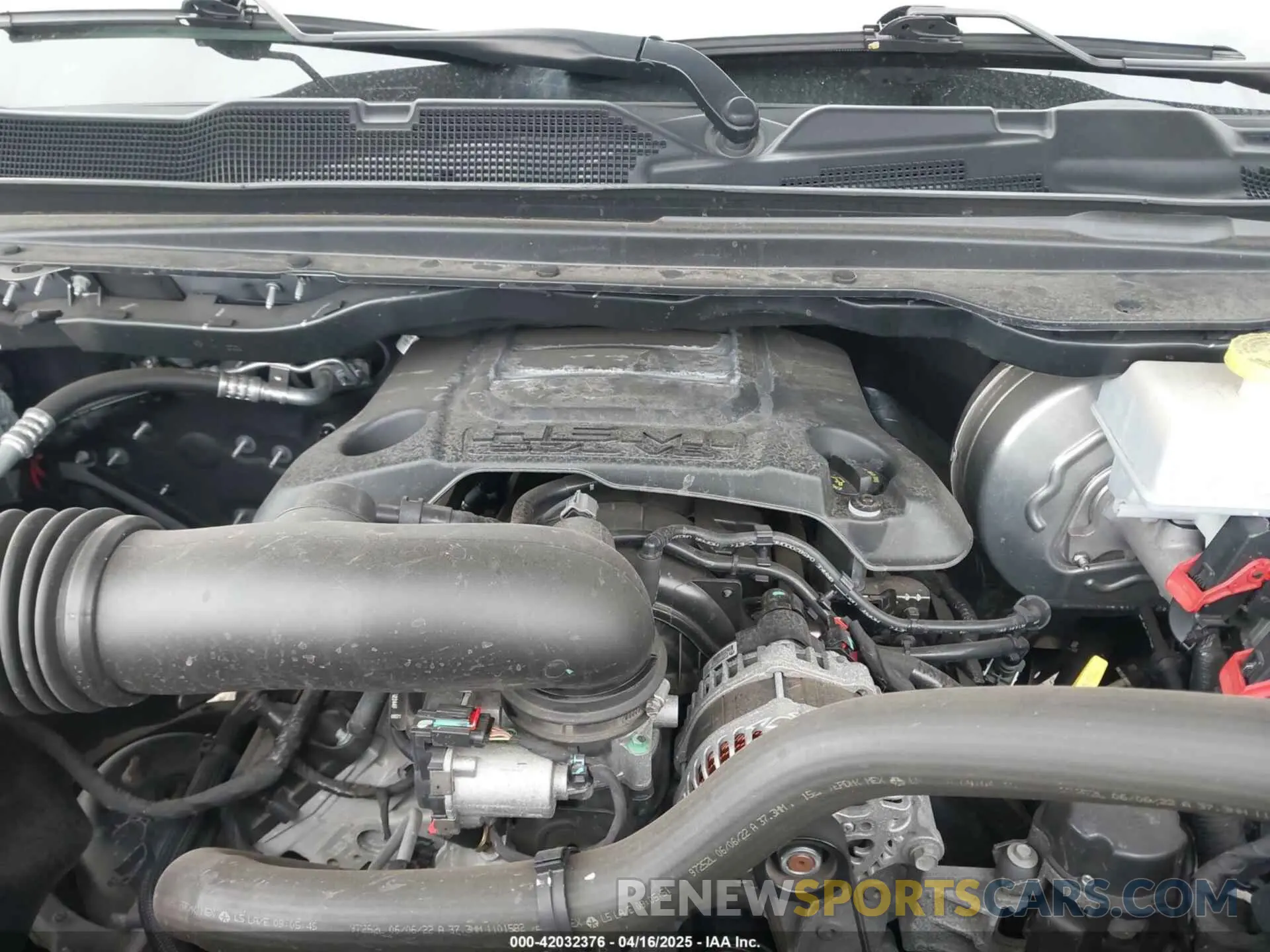 10 Photograph of a damaged car 1C6SRFFT5NN280759 RAM 1500 2022